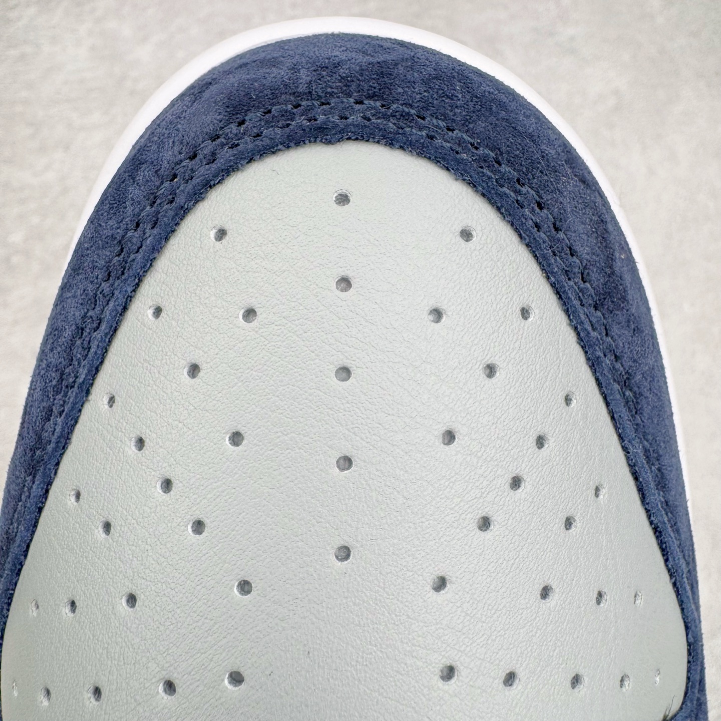 Nike Dunk Low "Georgetown Suede" IB3079-400