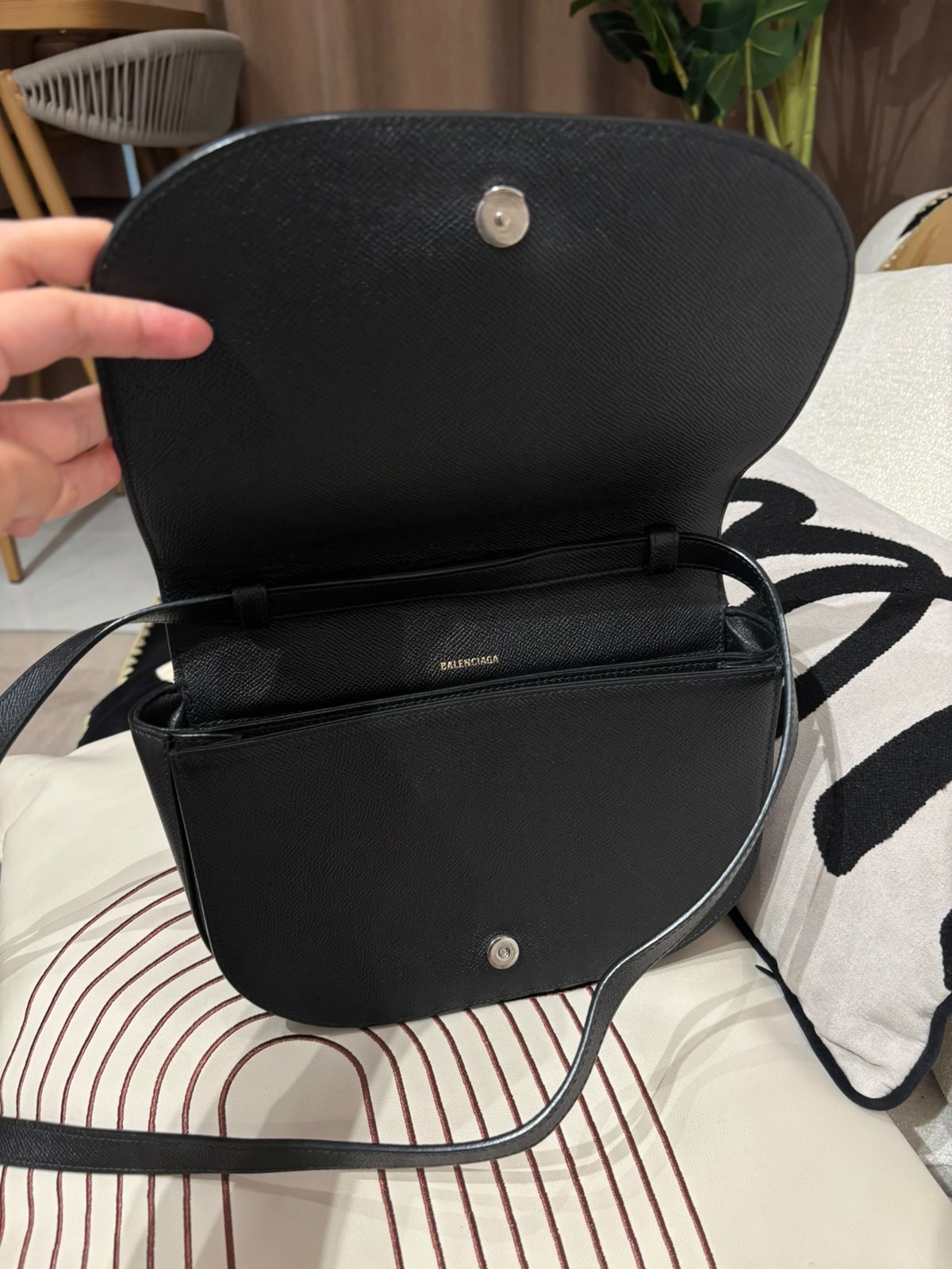Balenciaga Crossbody Bag Black Calfskin 100%Authentic, 95%New