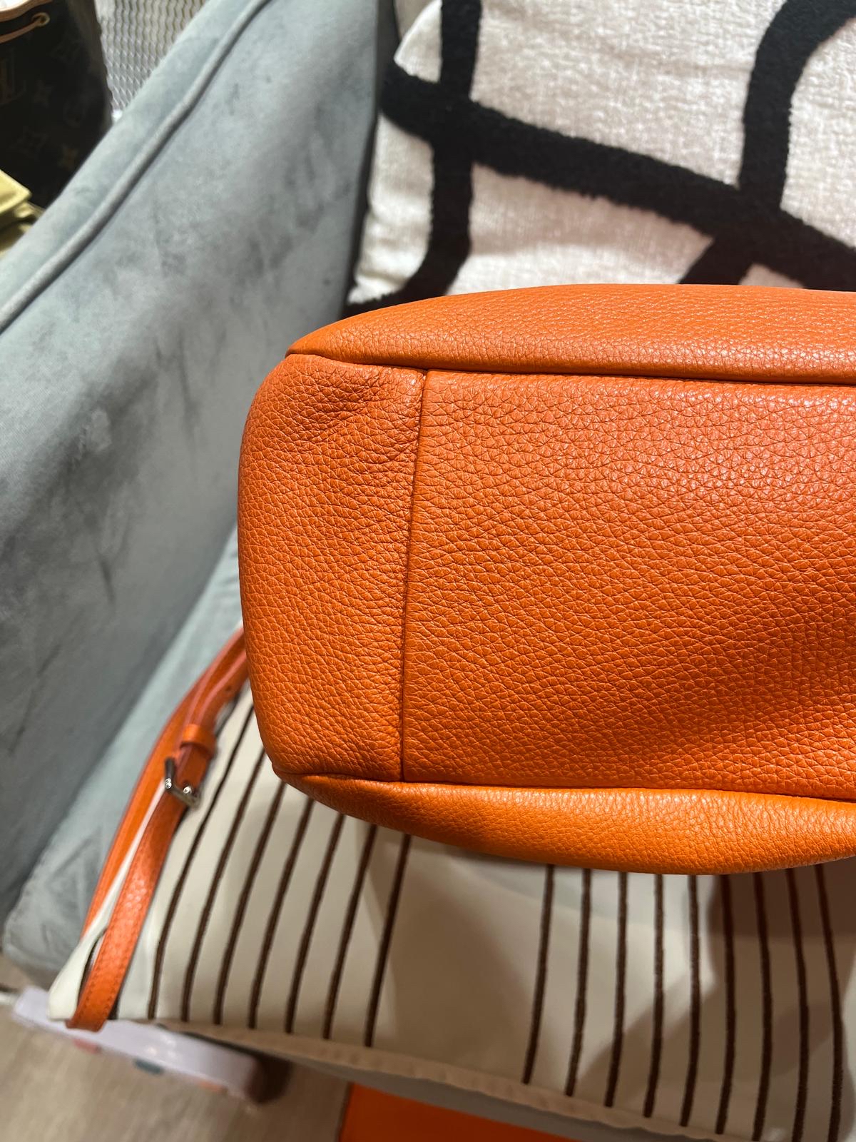 Prada hobo bag 2way calfskin 1BC133 Crossbody bag 100%Authentic,98%new ✅nfc ✅dust bag ✅strap 