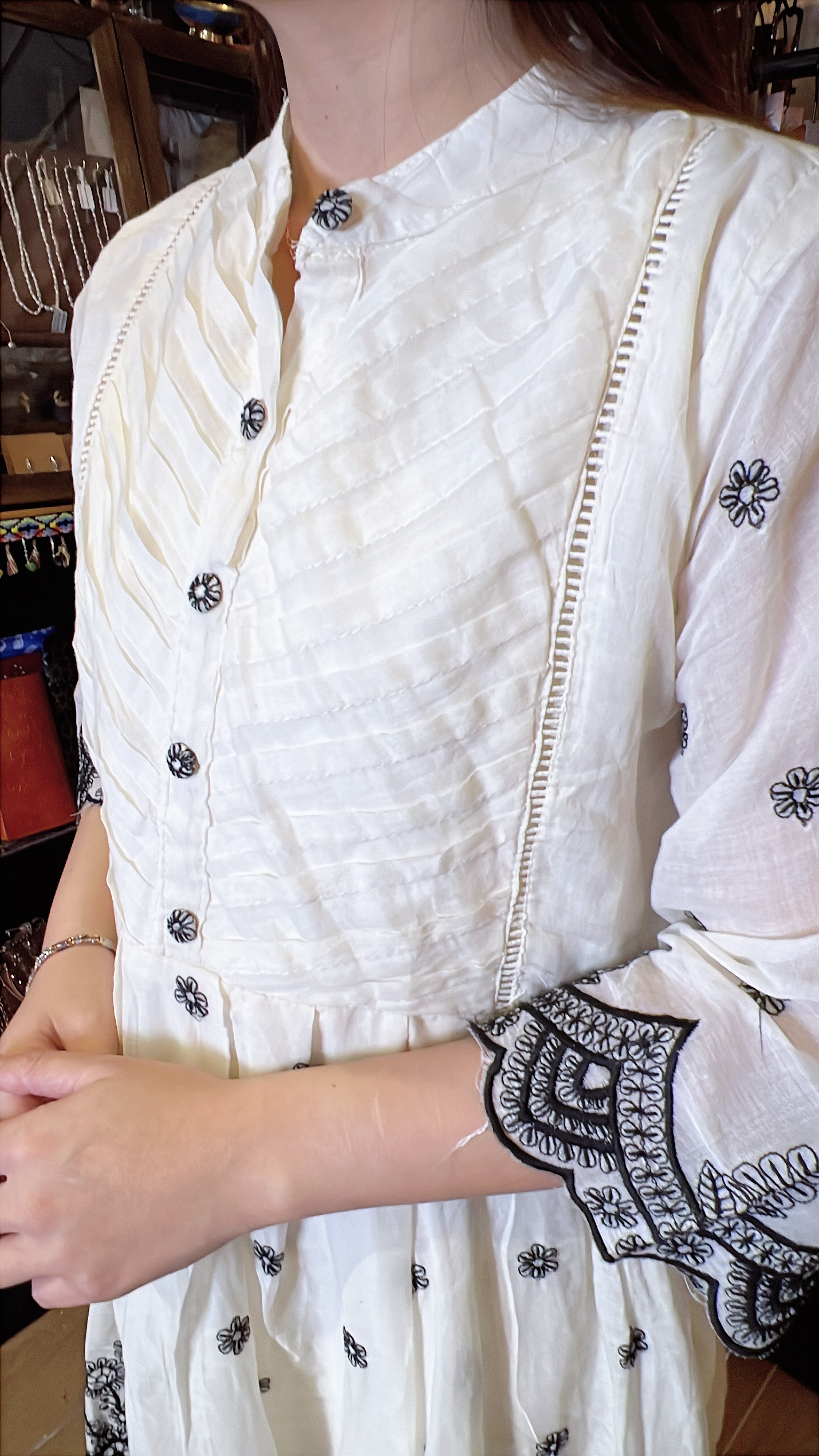 White x back flower Emb. Short OP #644