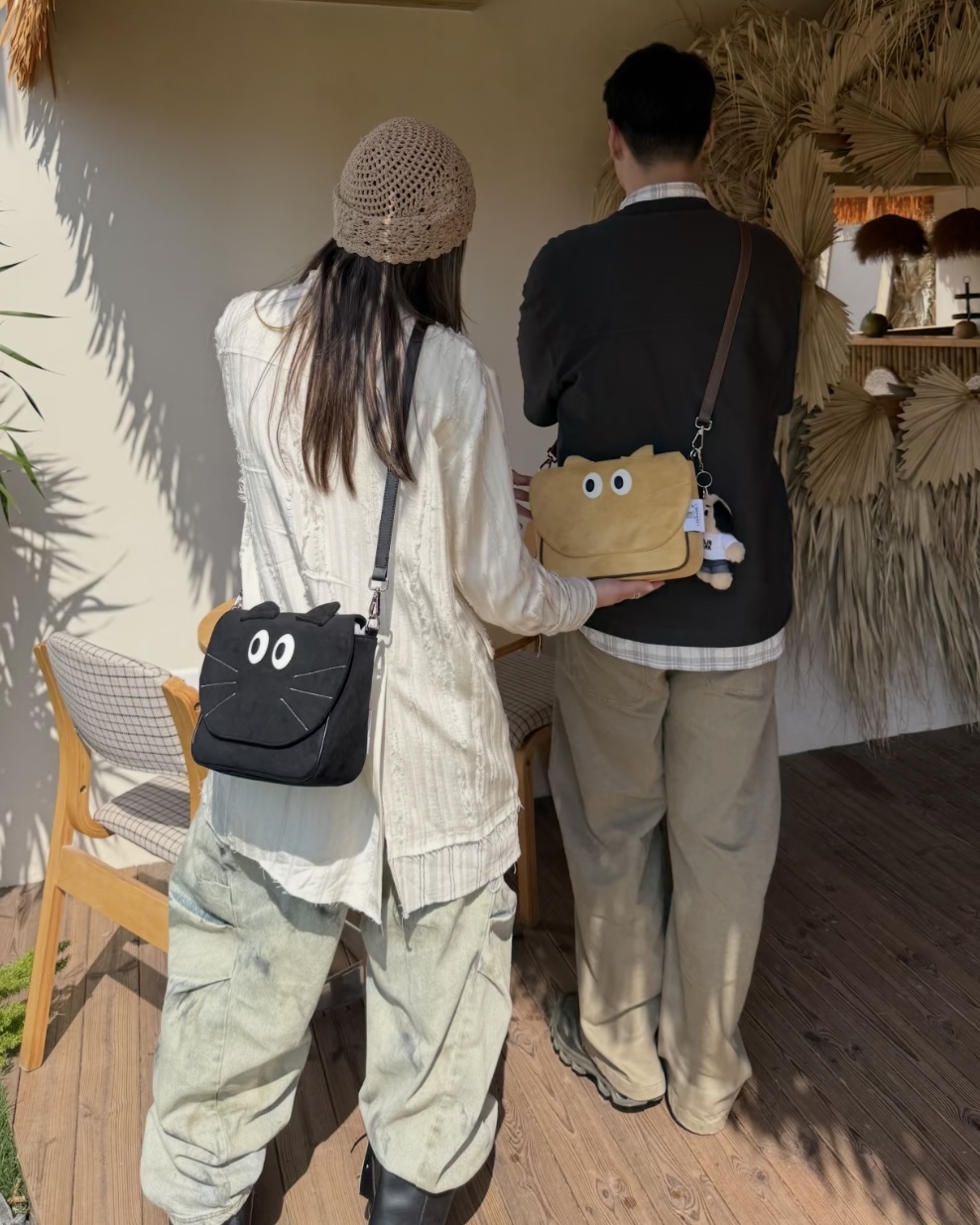 軟糯黑貓與橘貓絨感斜孭袋