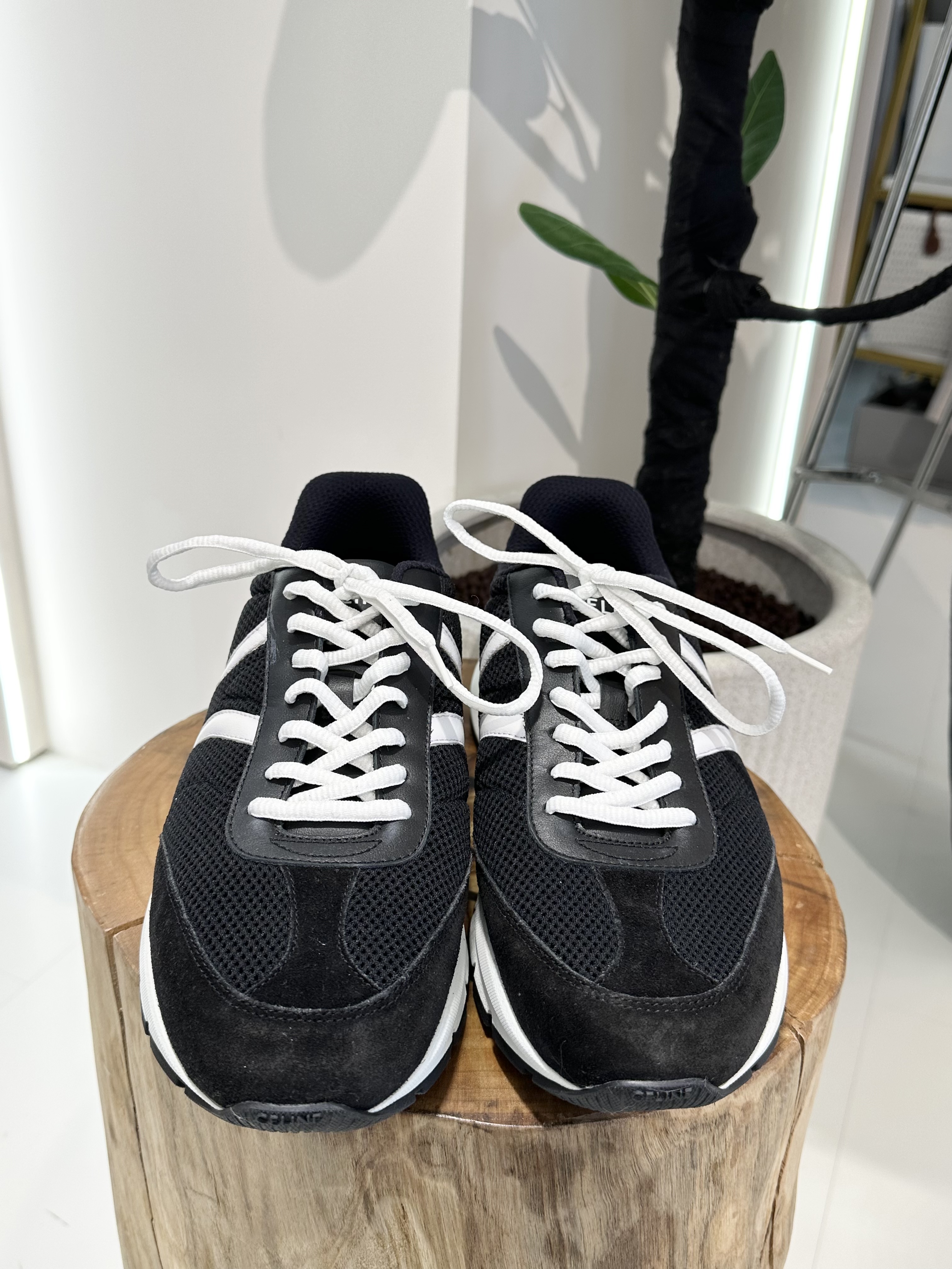 {Unused Item} CELINE runner CR-01/ Size:42/ Product Code: 24122204