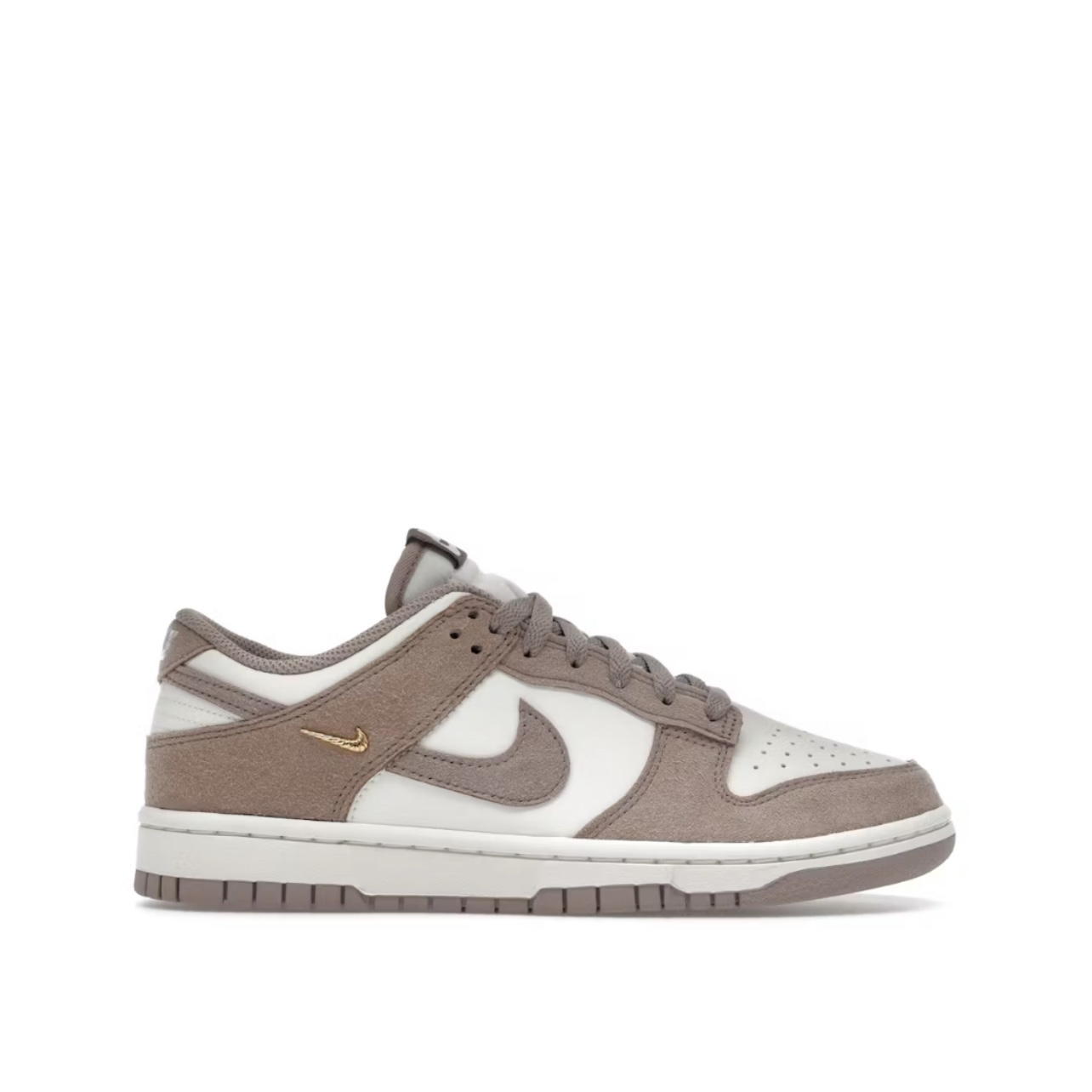 IB4417-105 Nike Dunk Low Malt Gold Mini Swoosh IB4417-105