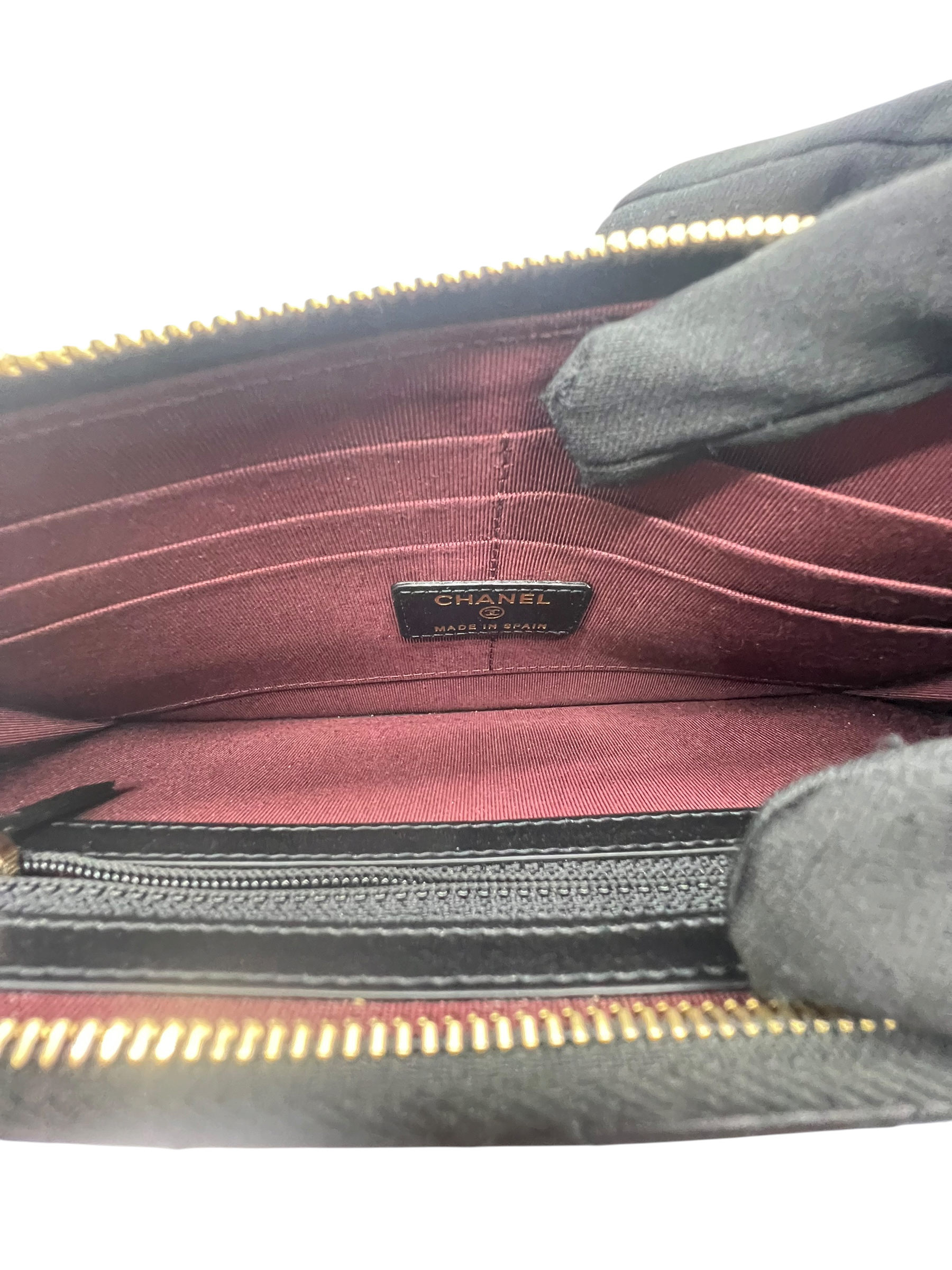 Pre-Owned CHANEL Aged Calfskin Quilted 2.55 Reissue Pouch With Chain Handle Black / Product Code: 26052803