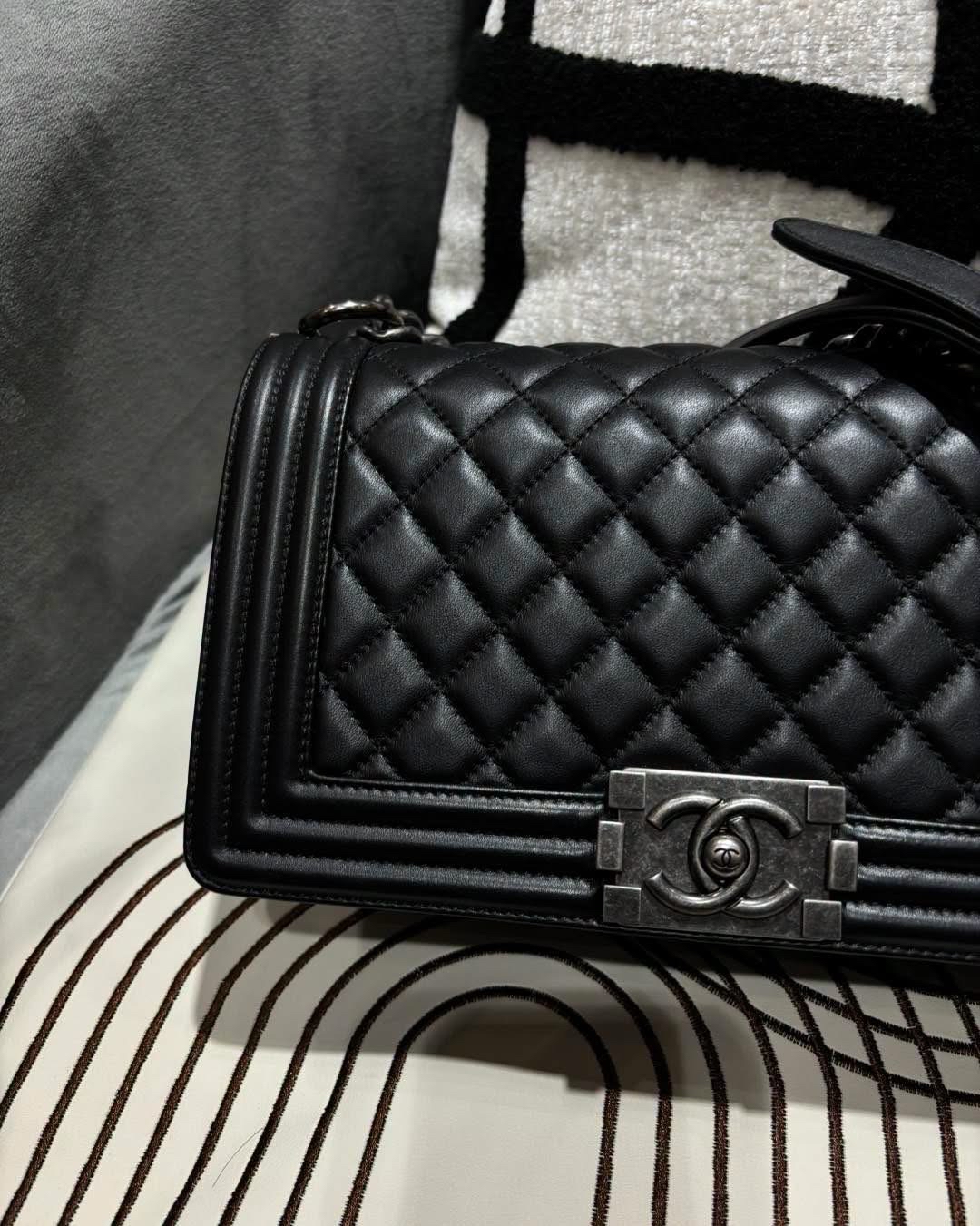 Chanel boy Chanel medium 25cm  100%Authentic,98%new ✅27card ✅dust bag ✅box 