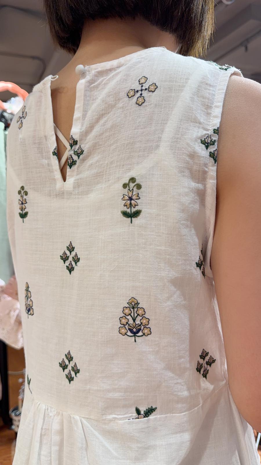 PKT 2642 White Simple Fine Garden Embroidery sleeveless OP 47"