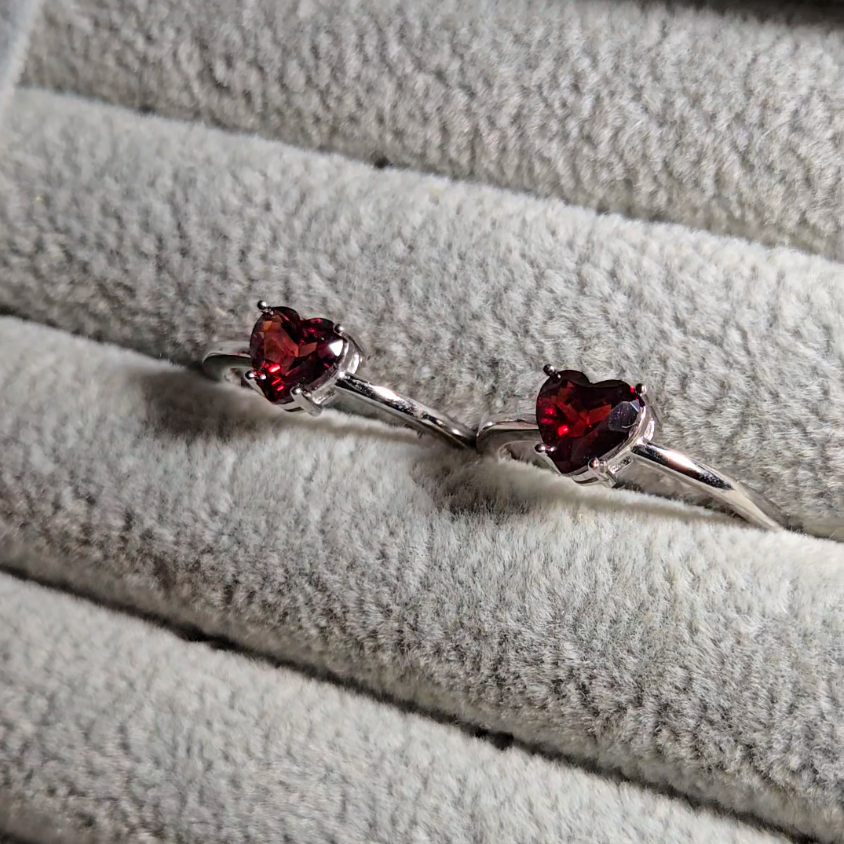 Garnet faceted heart-shaped ring in adjustable sterling silver - GAR156