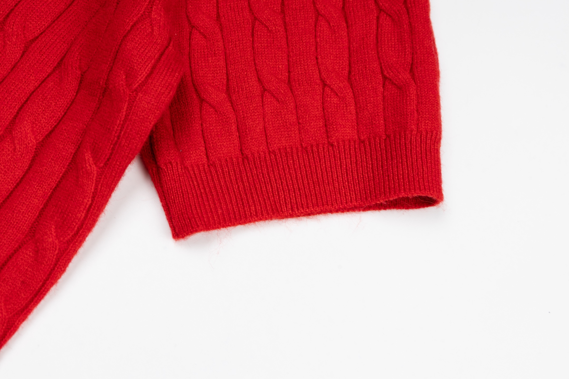 Mardi Mercredi Flower Embroidery Cable Short Sleeve Knit