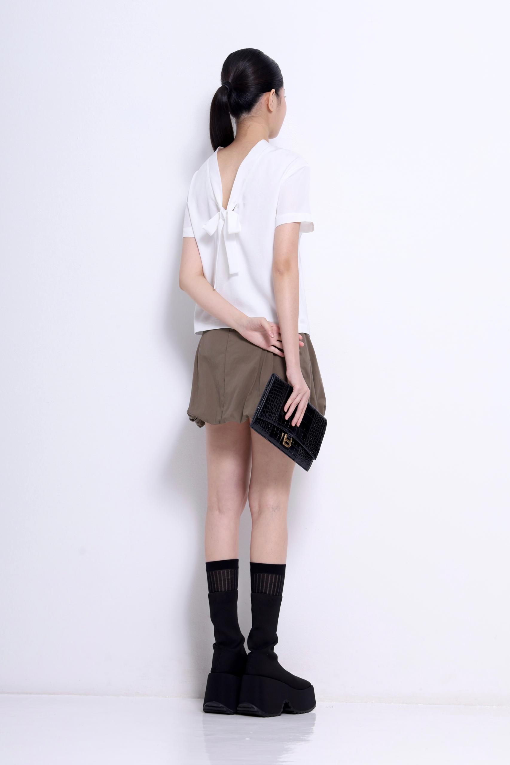 CB2712 BACK LOW TIE SHORT SLLV BLOUSE