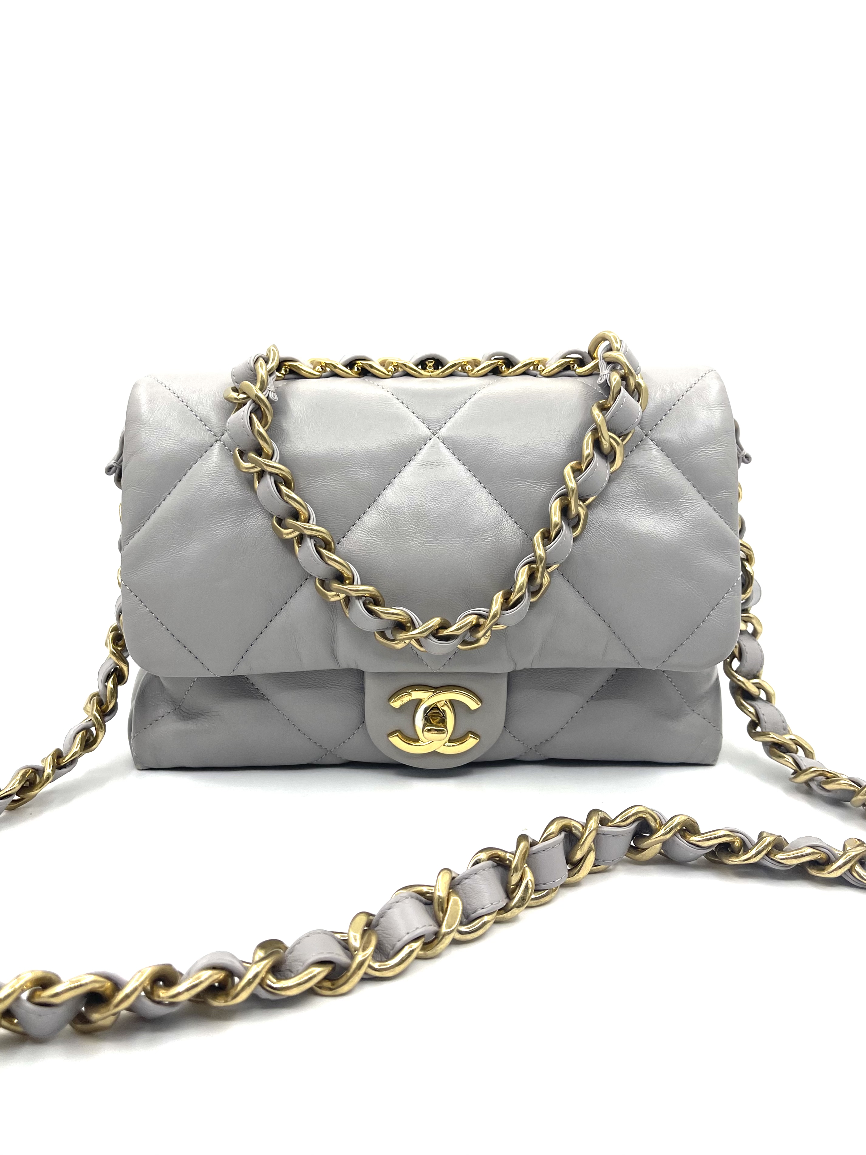 Pre-owned Chanel  Quilted Lambskin Chains Flap crossbody bag/ Product Code: 249250