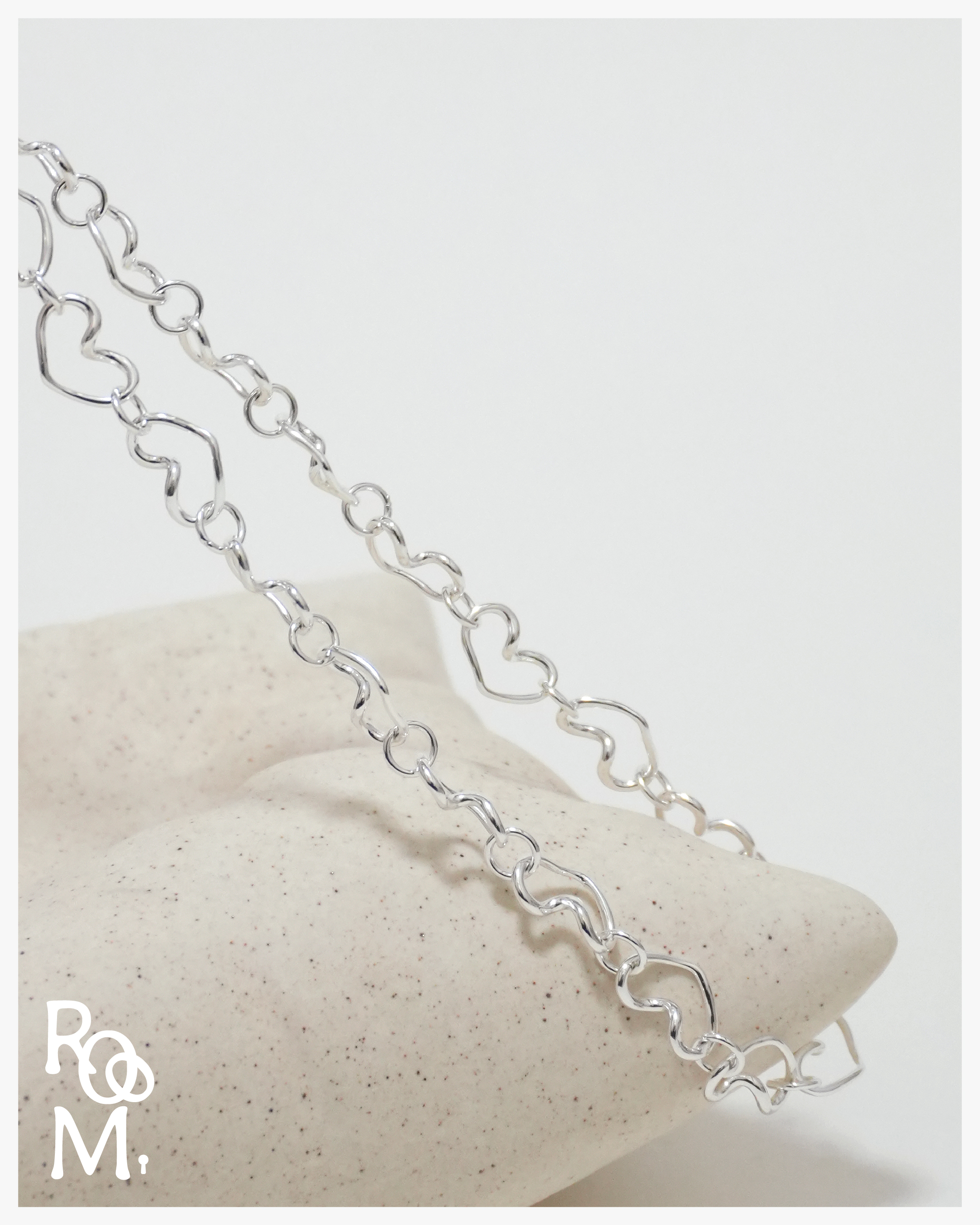 Glimmering Heart Loop Necklace 