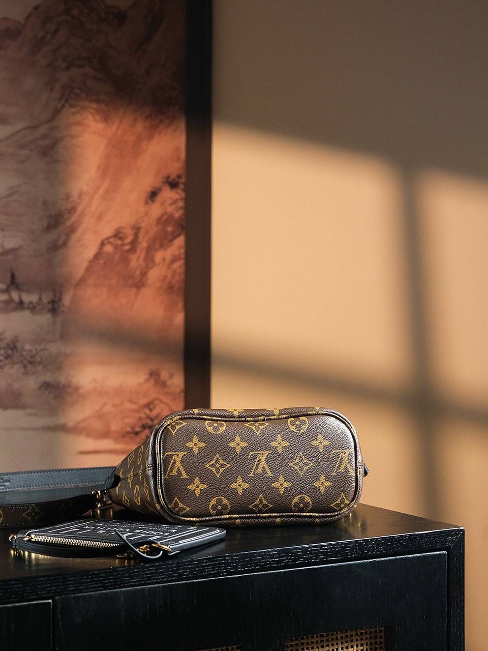 𝐍𝐄𝐕𝐄𝐑𝐅𝐔𝐋𝐋 𝐈𝐍𝐒𝐈𝐃𝐄 𝐁𝐁芯片菱形跳动码系列👜✨ 上市的第一天就处于断货王， 老花经典元素搭配上百搭进口颗粒牛皮，正反两用🔥再次刷新一款热门大爆款，强烈推荐必入的高颜值！上身一秒爱上，实用性超强，颜值还属于耐造耐看百搭，史上最实用且高颜值的爆款之王！ 五金材质：厚镀纯钢五金 皮料材质：法国原厂皮面料【芯片版】 尺寸详情：𝟏𝟔.𝟓*𝟏𝟏*𝟐𝟔.𝟓𝐜𝐦