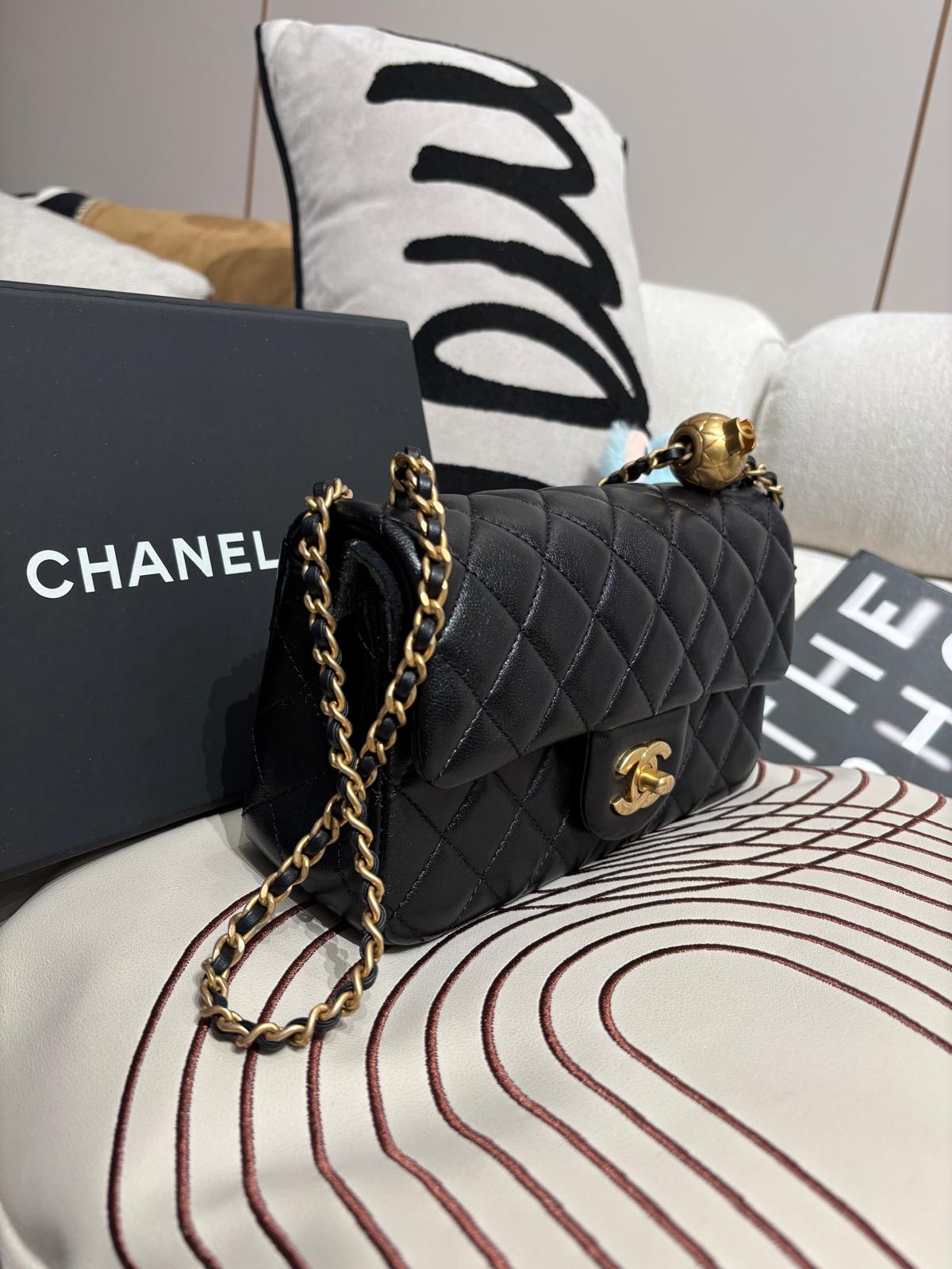 Chanel Mini flap bag with pearl crush 金球cf20 AS1787 ,100%Authentic ,99%new ✅晶片✅dust bag✅盒