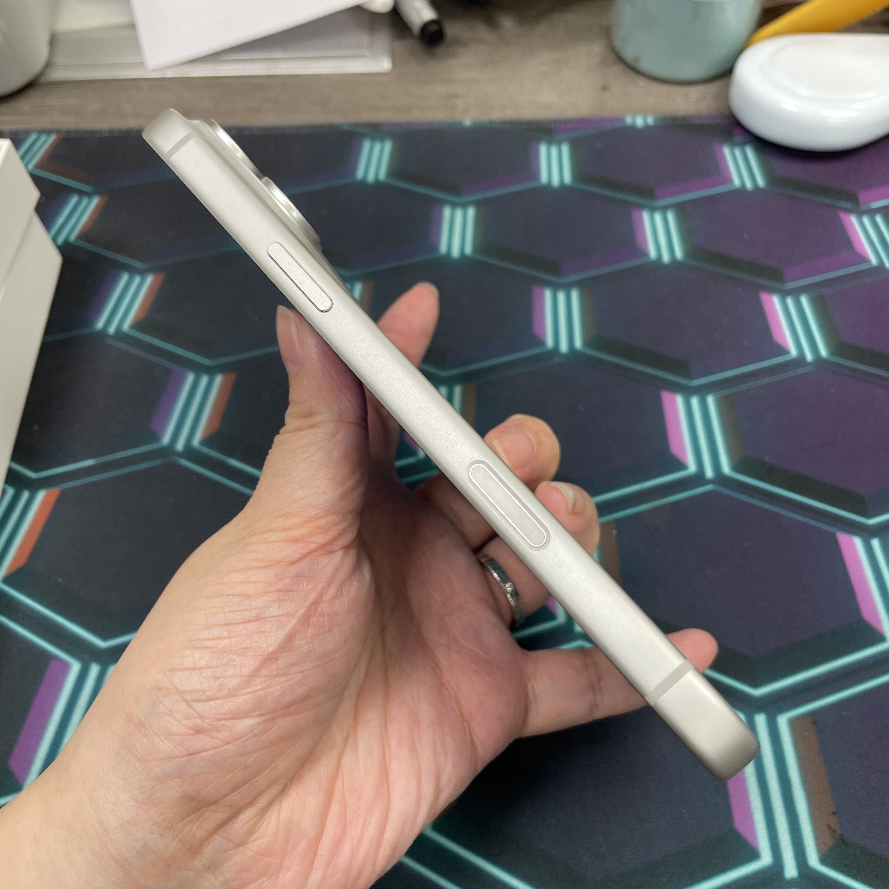 *8376 17 pro max 完美機 256GB 電99 銀色 sliver