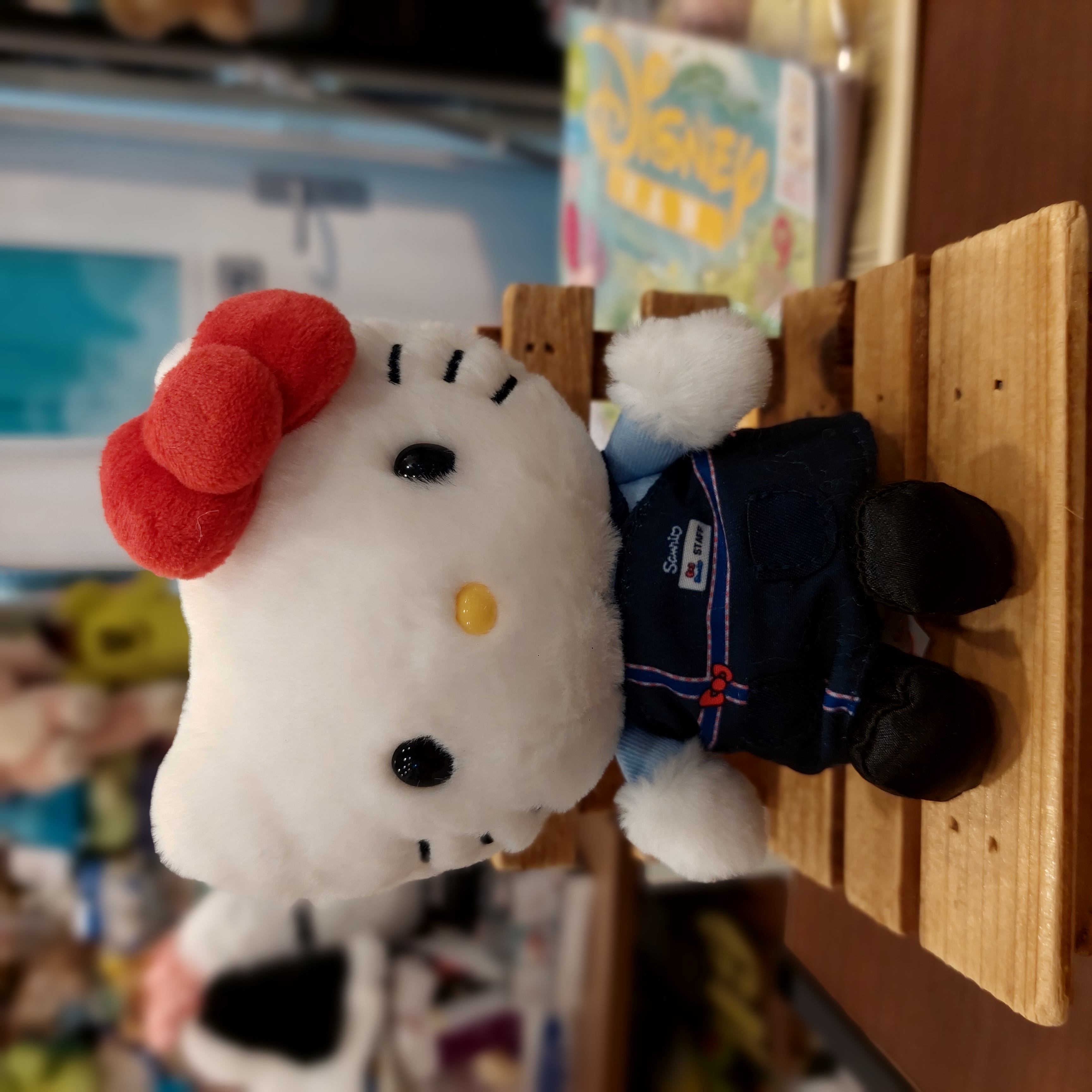 原裝日本 Sanrio 店長系列 Hello Kitty  公仔吊飾