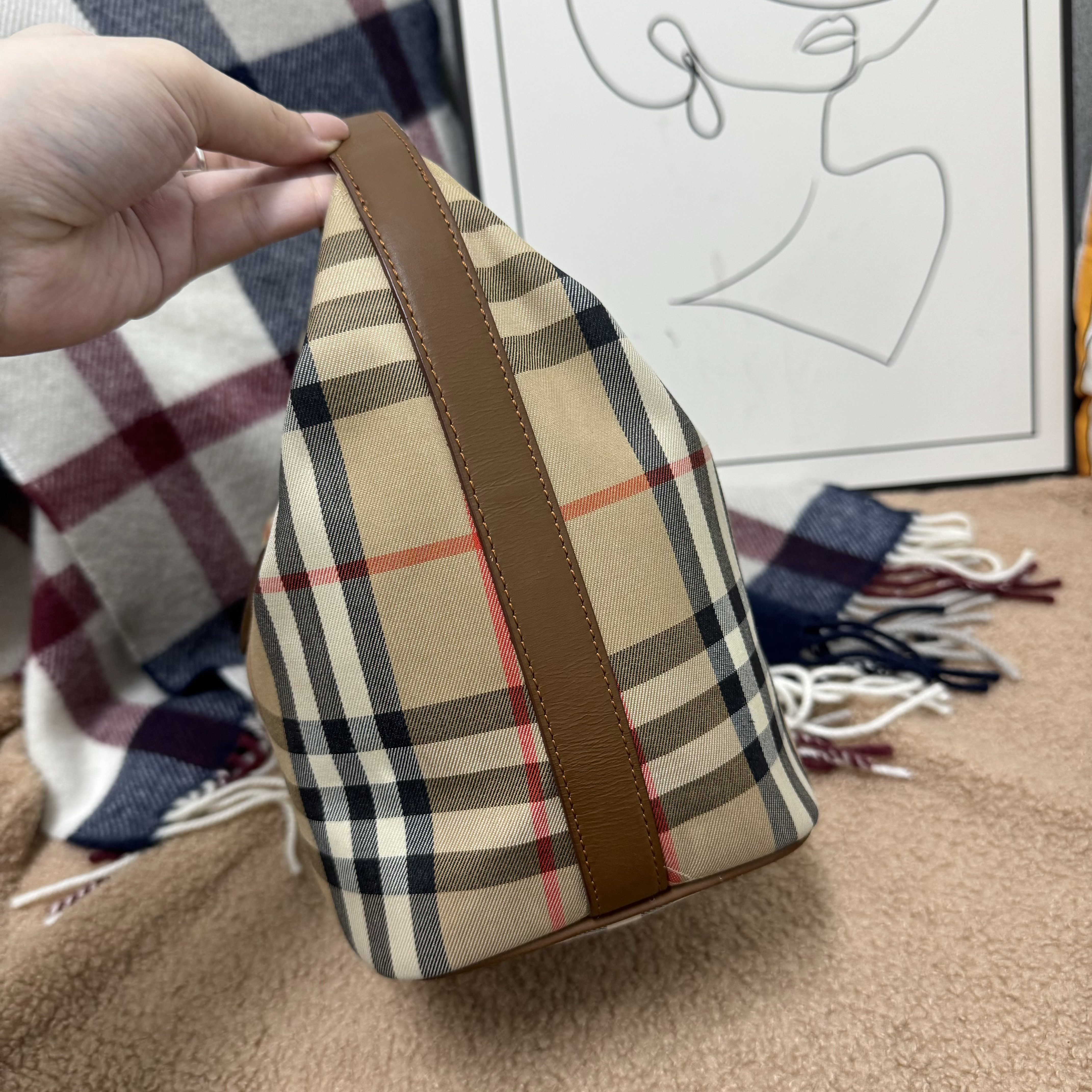 Burberry store lunch box