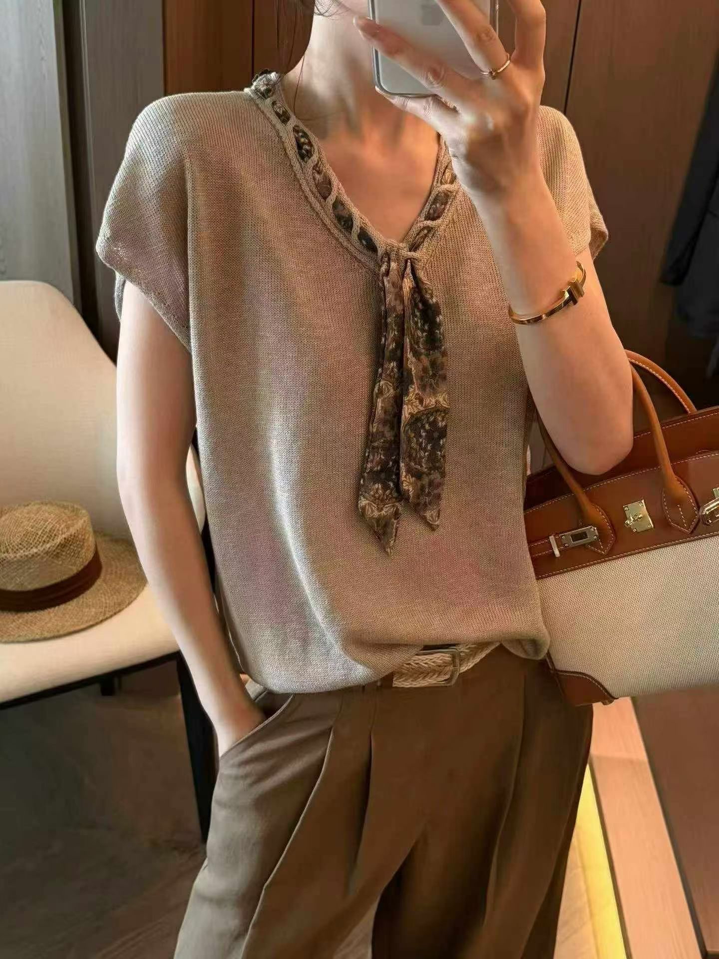时髦针织上衣Chic Knit Top with Scarf 
