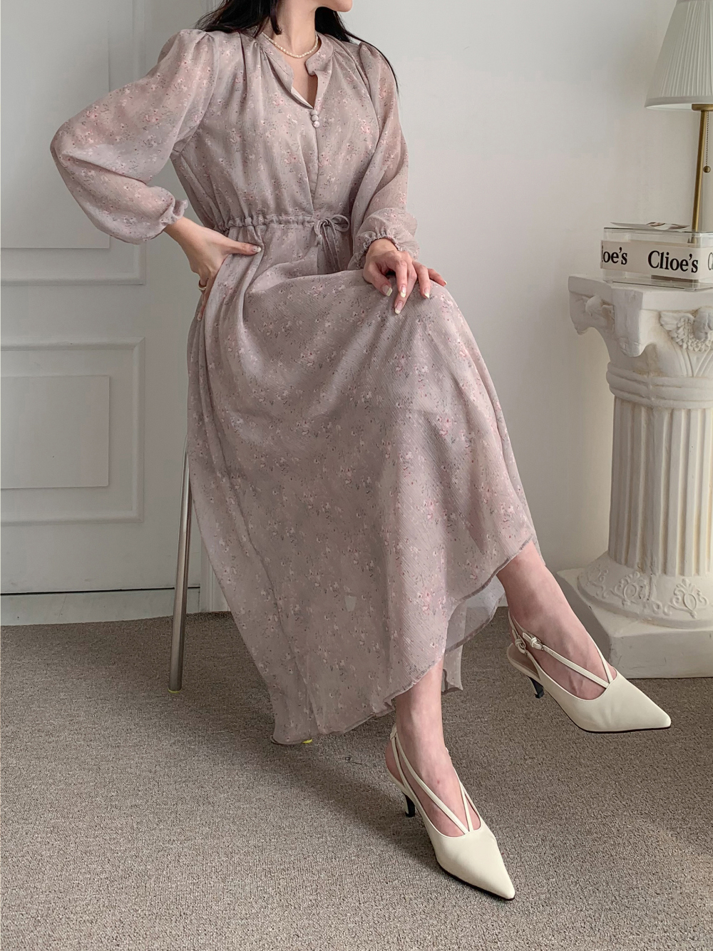 V strap slingback heeled shoes