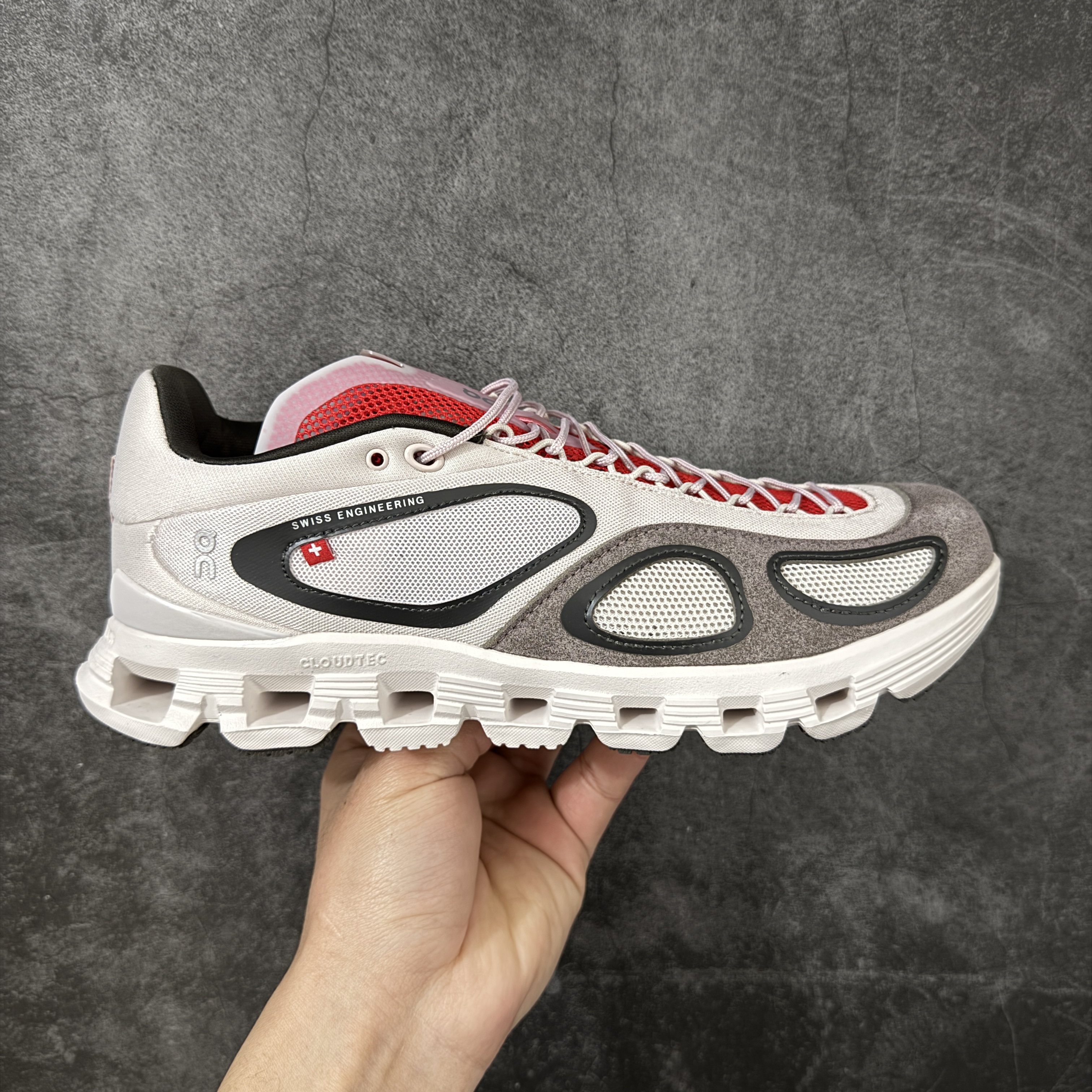 FKA twigs x On Running Cloud X 4