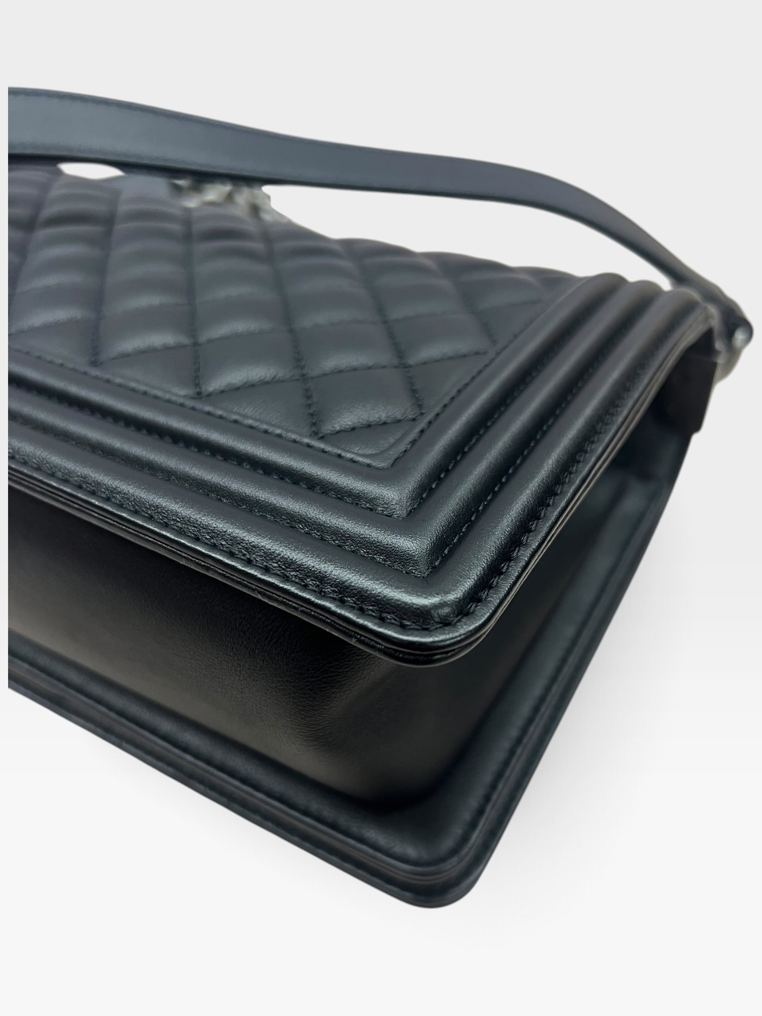 Pre-Owned CHANEL 25 Boy /Product Code: 102303