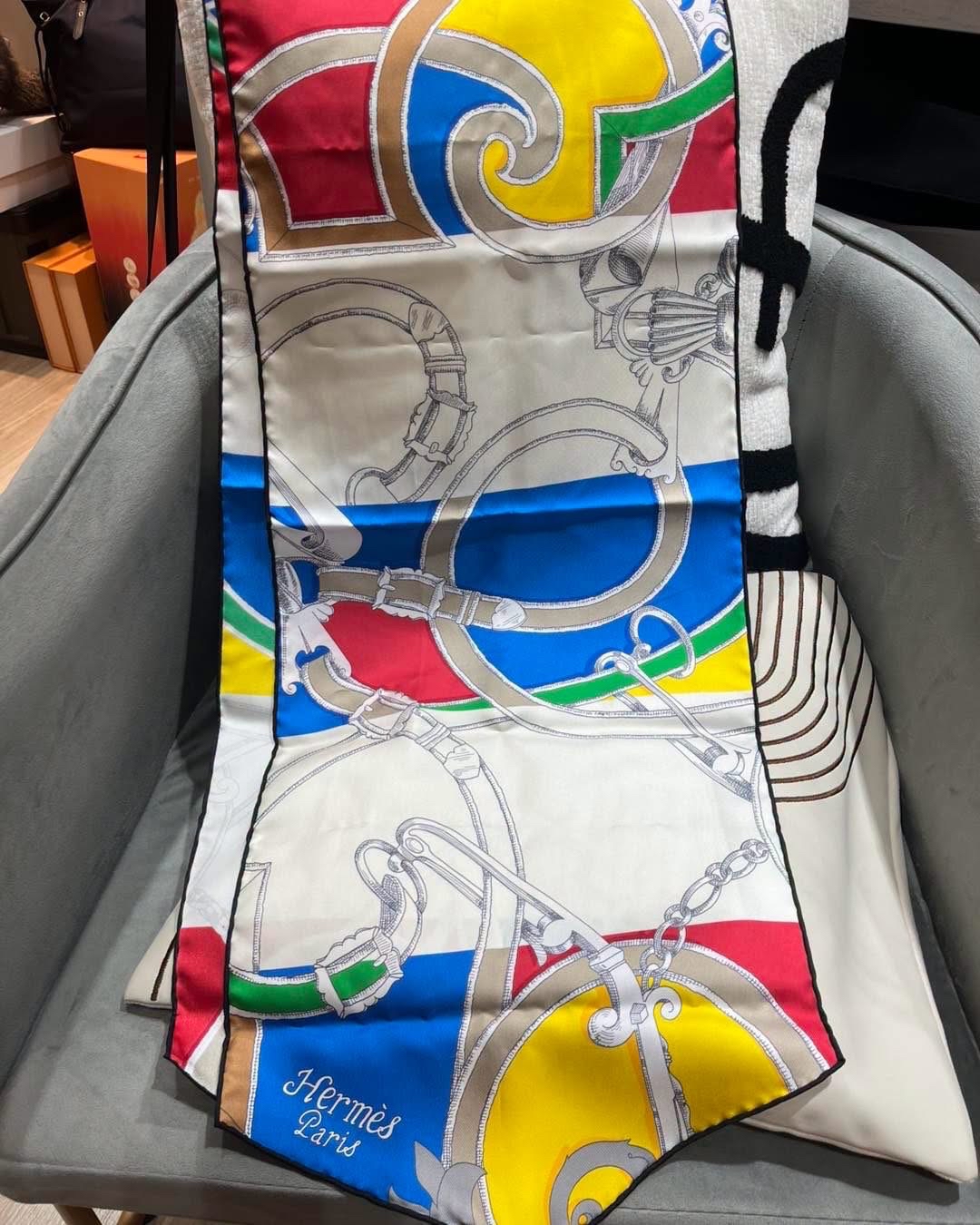 未使用品 Hermes scarf /  maxi twilly silk 100%Authentic, unused 未使用品