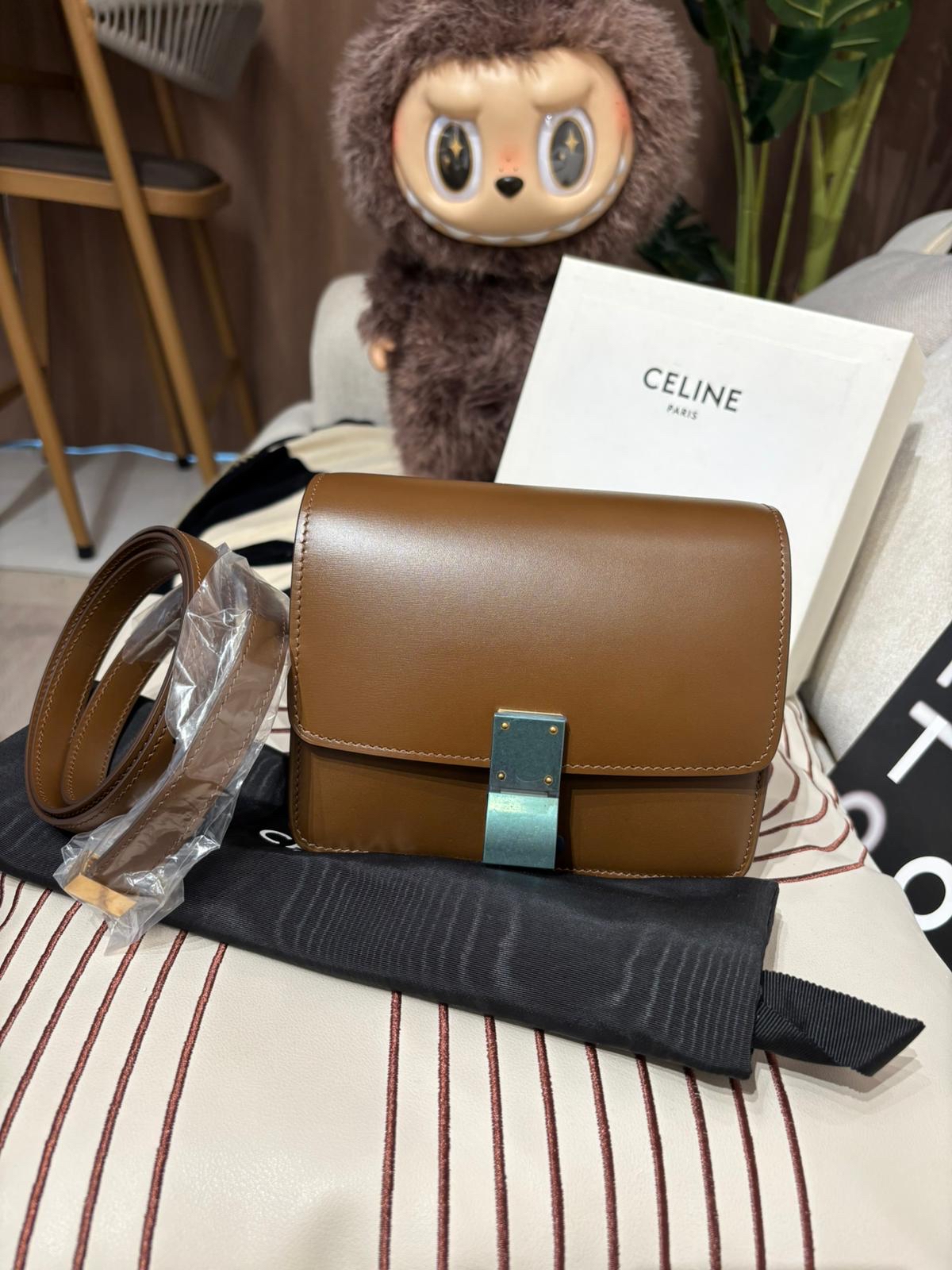 Celine Classic box teen Bag Camel Calfskin Shoulder Bag  100%Authentic ,全新貨品 ✅booklet✅dust bag ✅strap ✅box