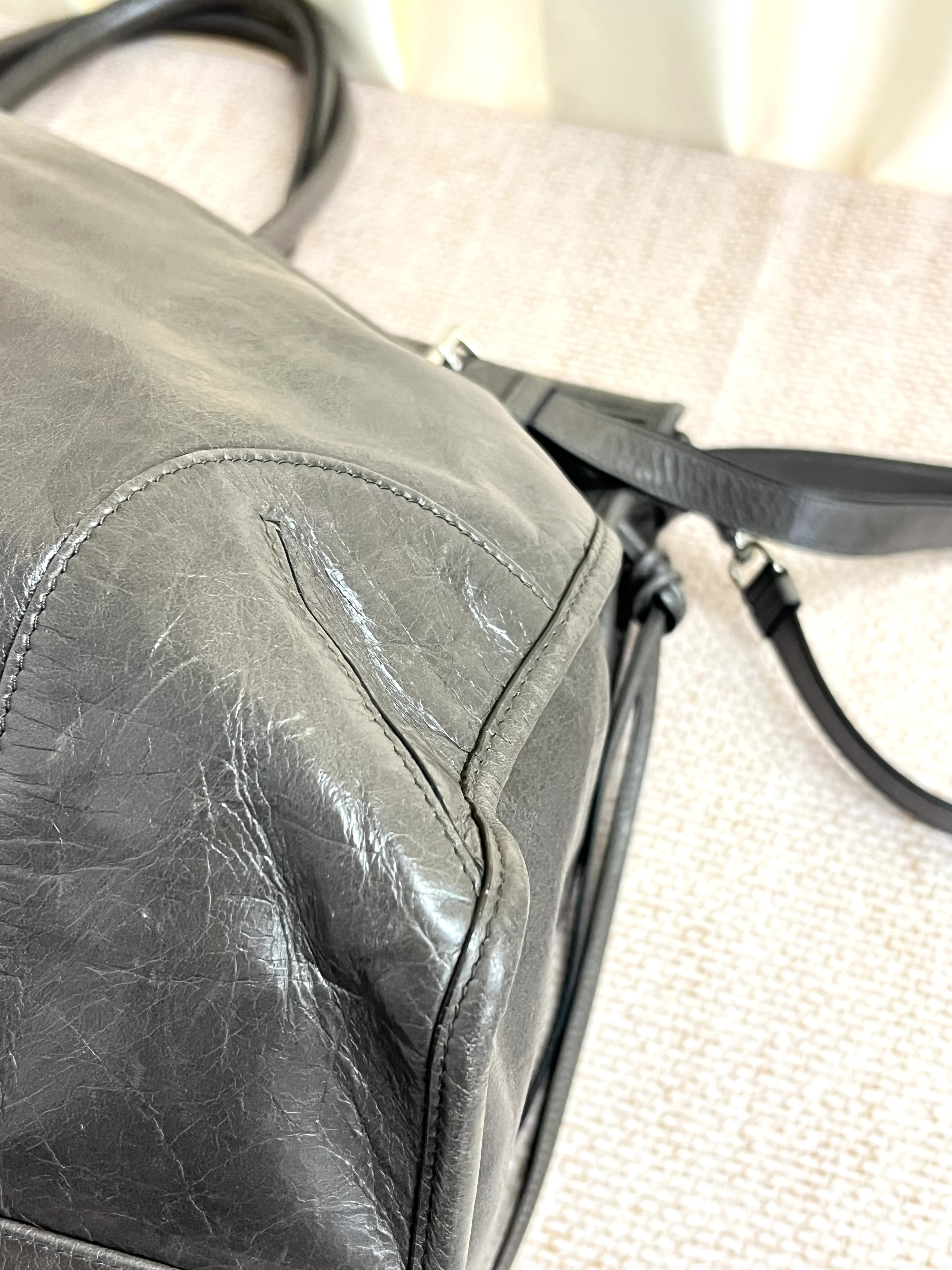 Pre-Owned PRADA Bonnie Antiqued Leather Tote Bag / Product Code: 26042208