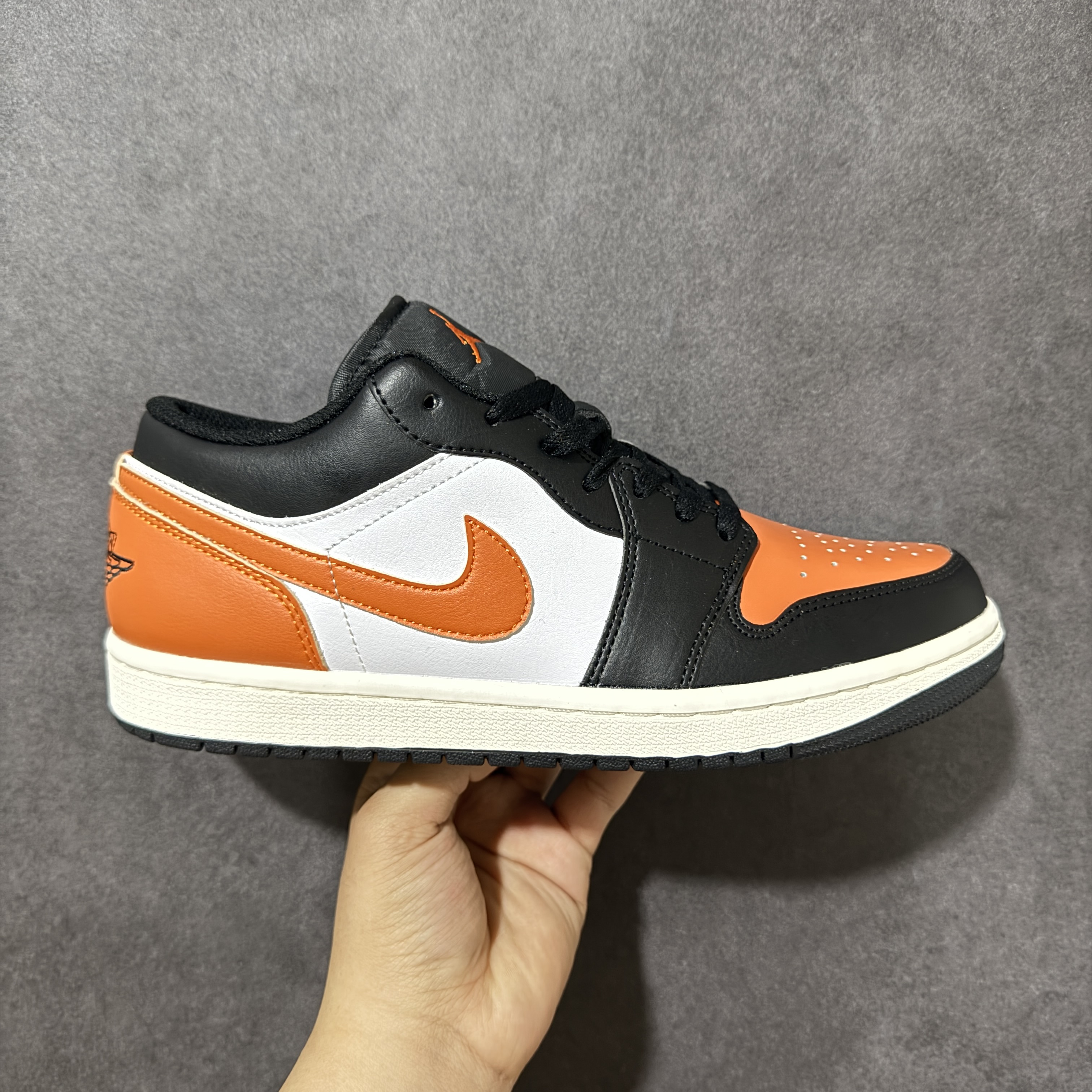 Nike Air Jordan 1 Low AJ1 553558-081 