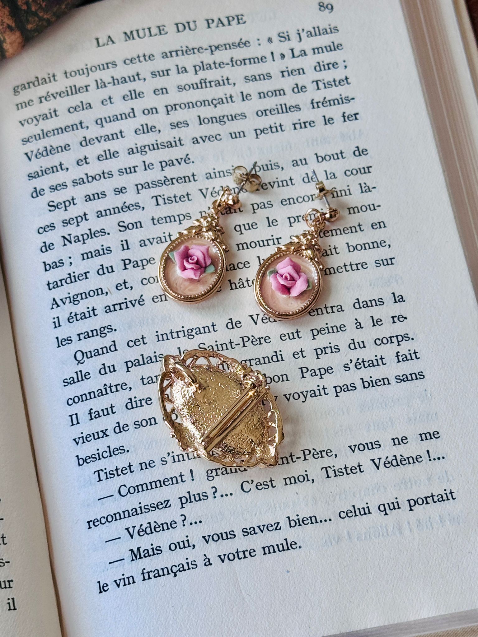 Vintage Avon Ceramic Rose Stud Earrings and Two-Way Brooch/Pendant Set (MT2581) 