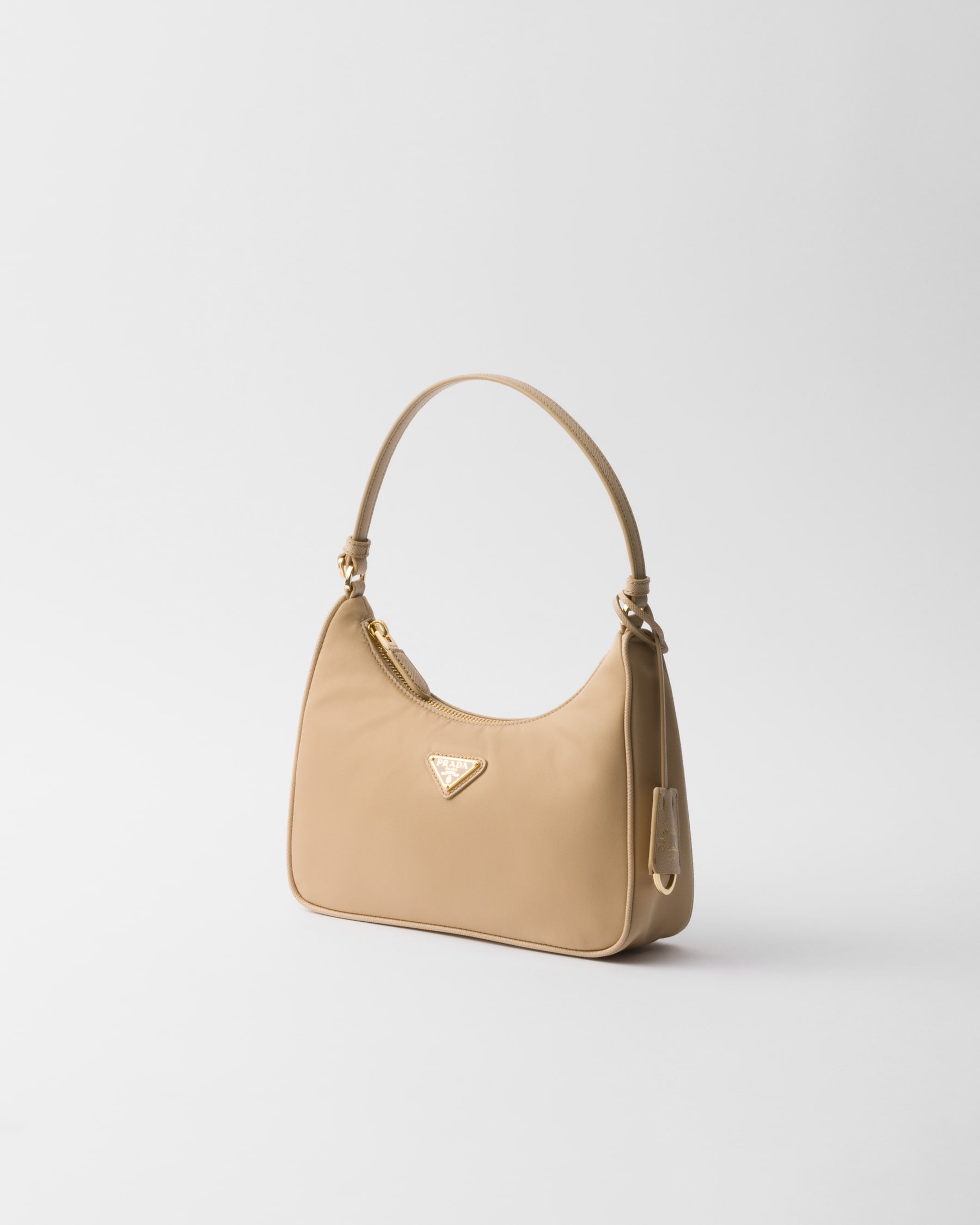 限時優惠✨訂貨🍒Prada Re-Edition 2005 Mini Bag Size 18x22x6.5cm(皮質肩帶) Color : Camel