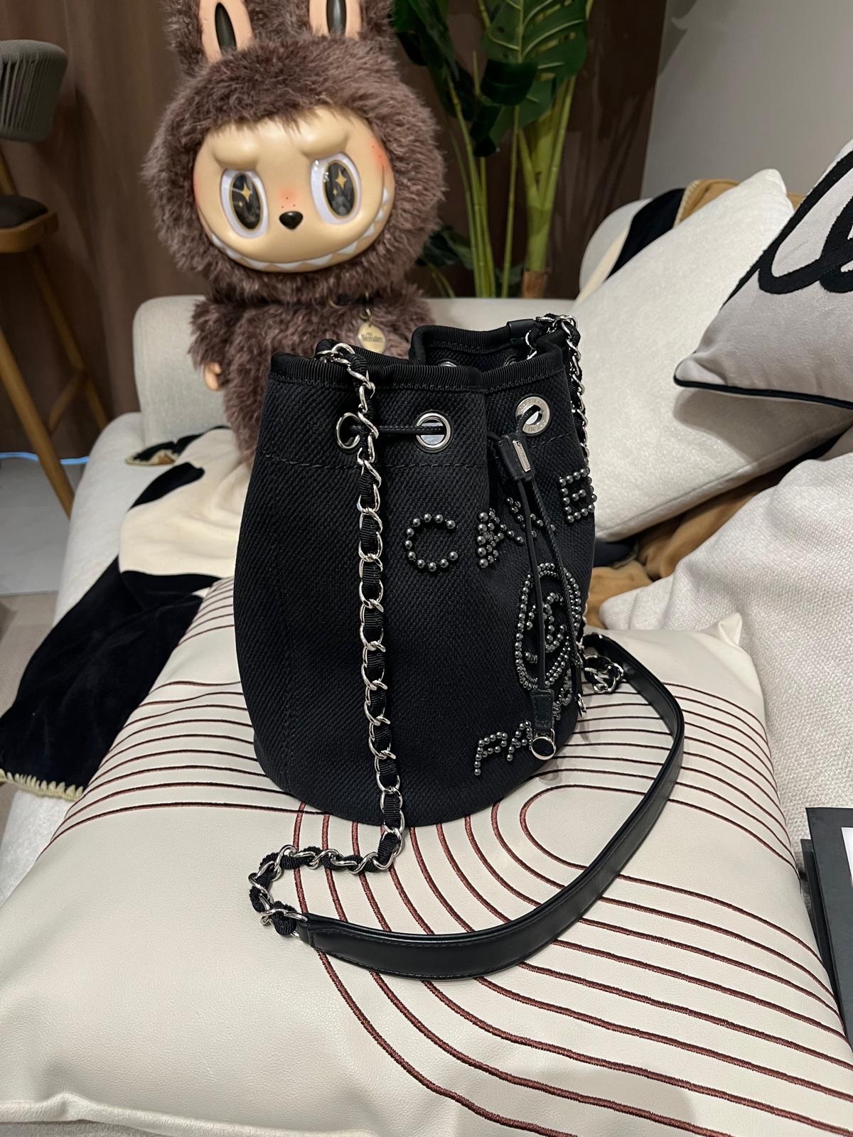 Chanel DEAUVILLE drawstring bucket bag ,black ,98%new ✅card✅dust bag✅box 