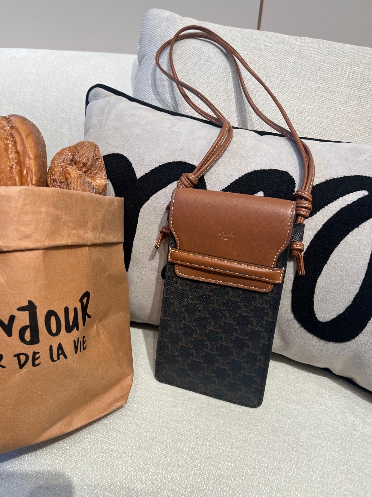 Celine Triomphe Phone Bag 小牛皮電話袋 100%Authentic,98%new ✅dust bag