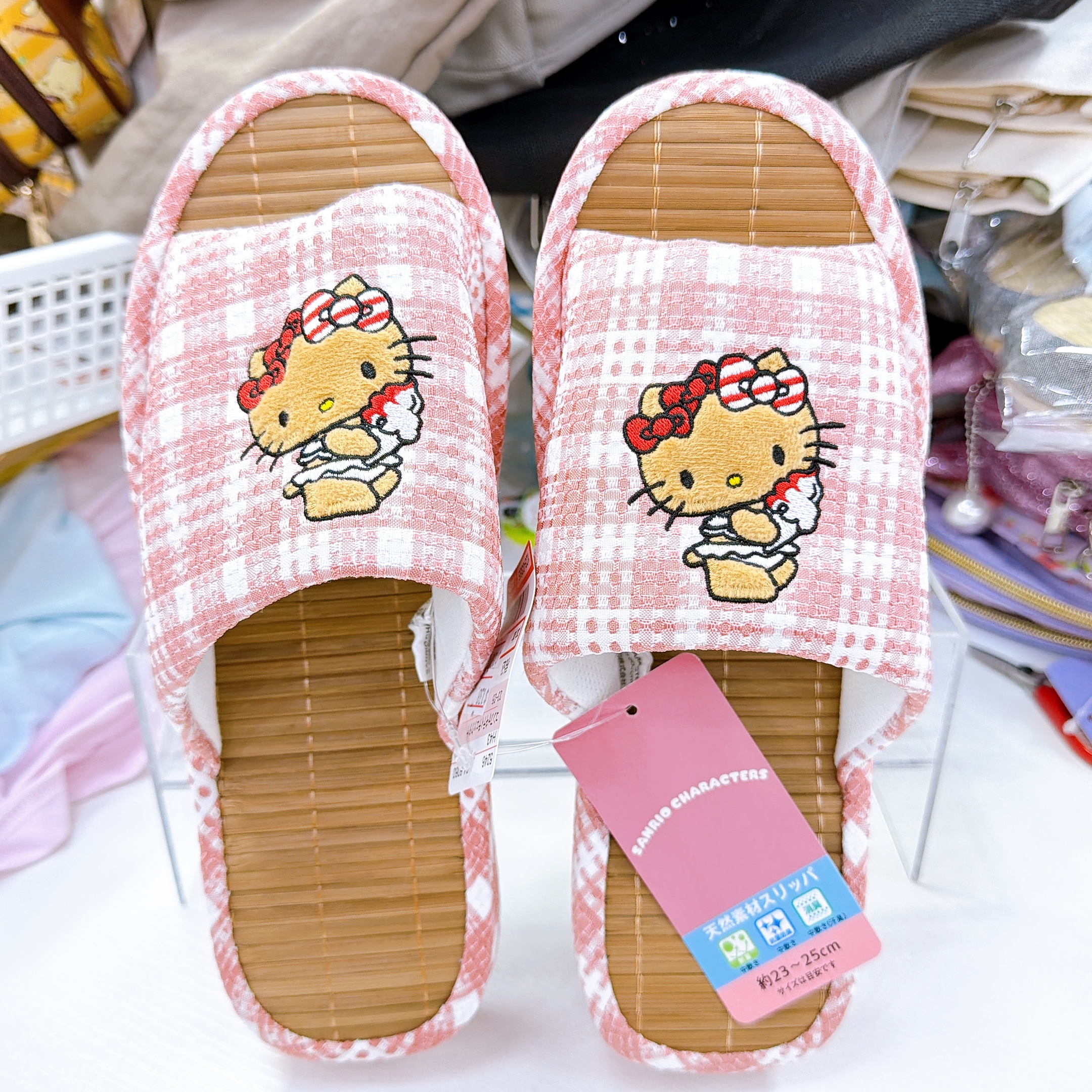 日本直送sanrio kitty 黑皮系列23至25cm 竹蓆拖鞋