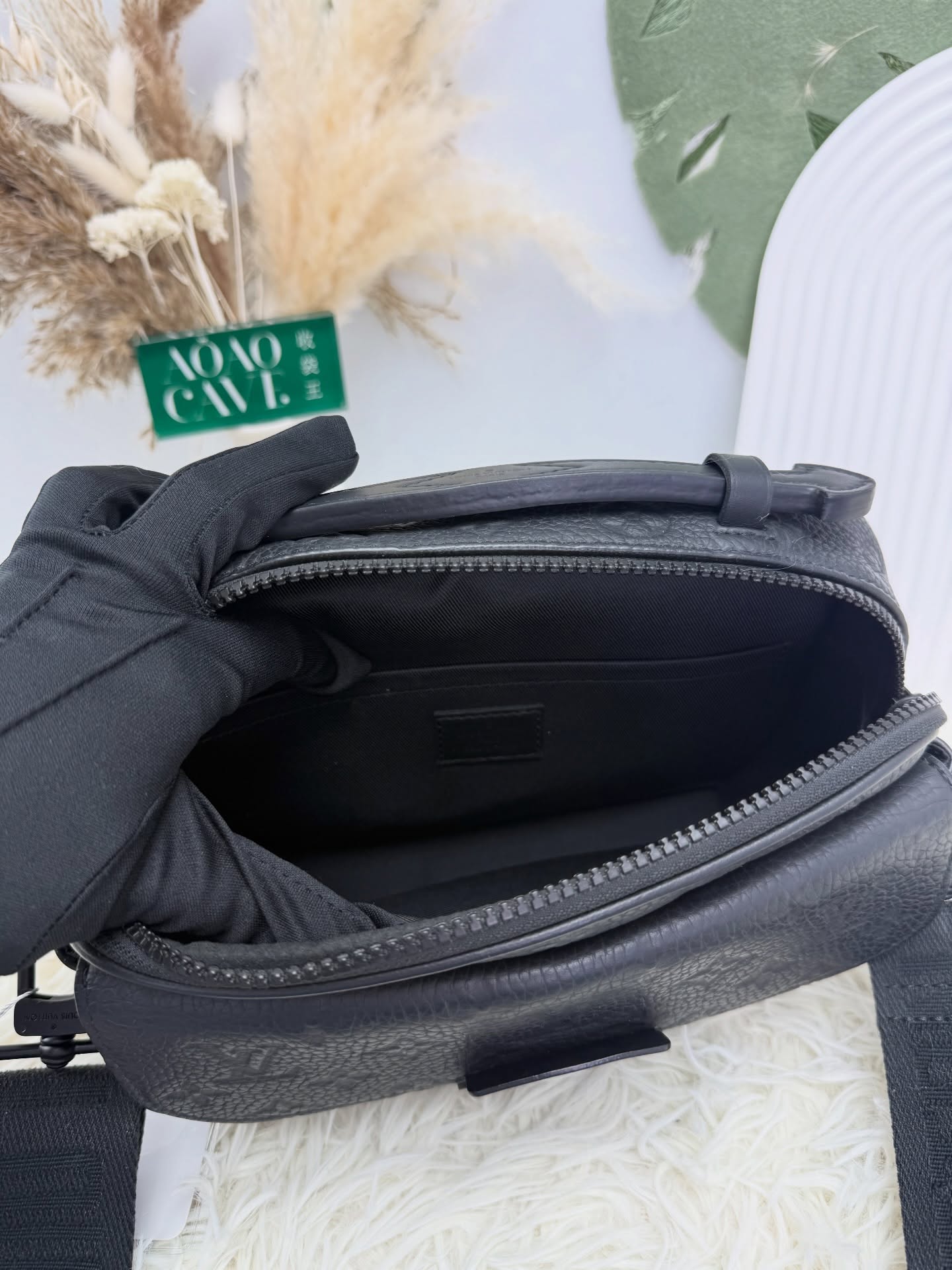 Lv👜 PRE OWNED 🛍️黑色真皮壓紋郵差包 晶片款 🖤