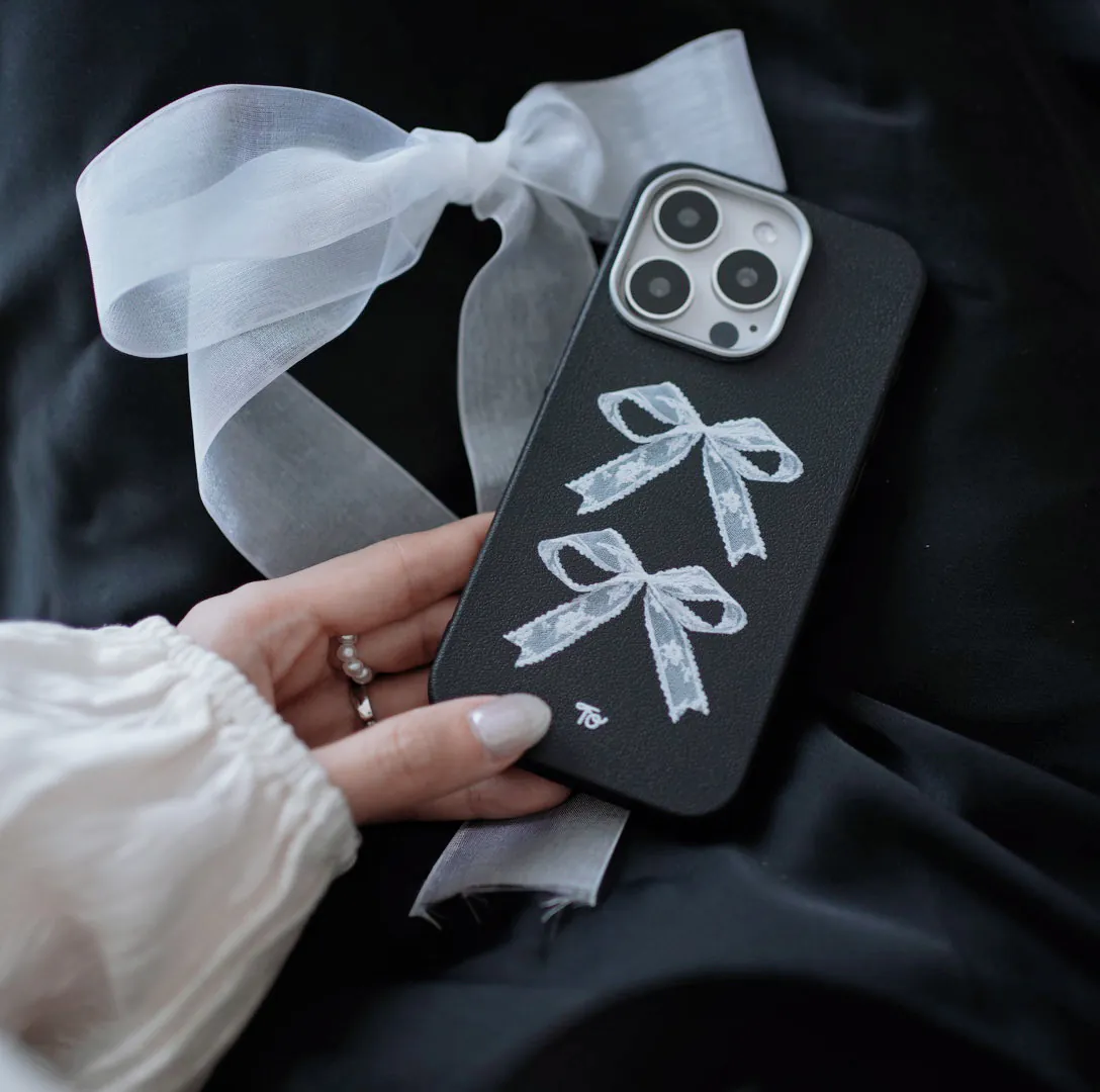 【雙白蕾絲蝴蝶結XPU皮革*黑*】iPhone Case