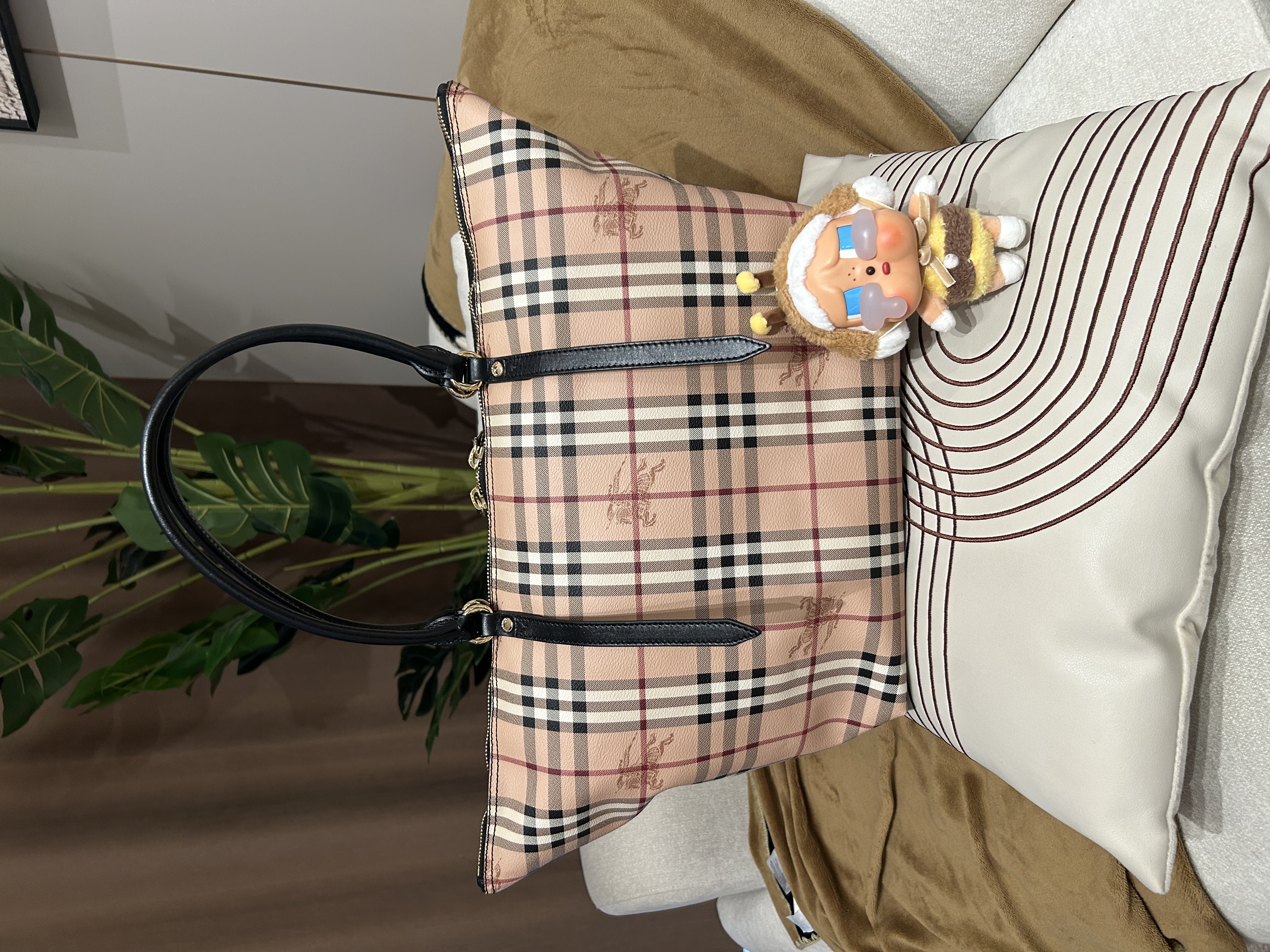 Burberry Tote Bag 100%Authentic, Unused ✅Tag✅Dust bag