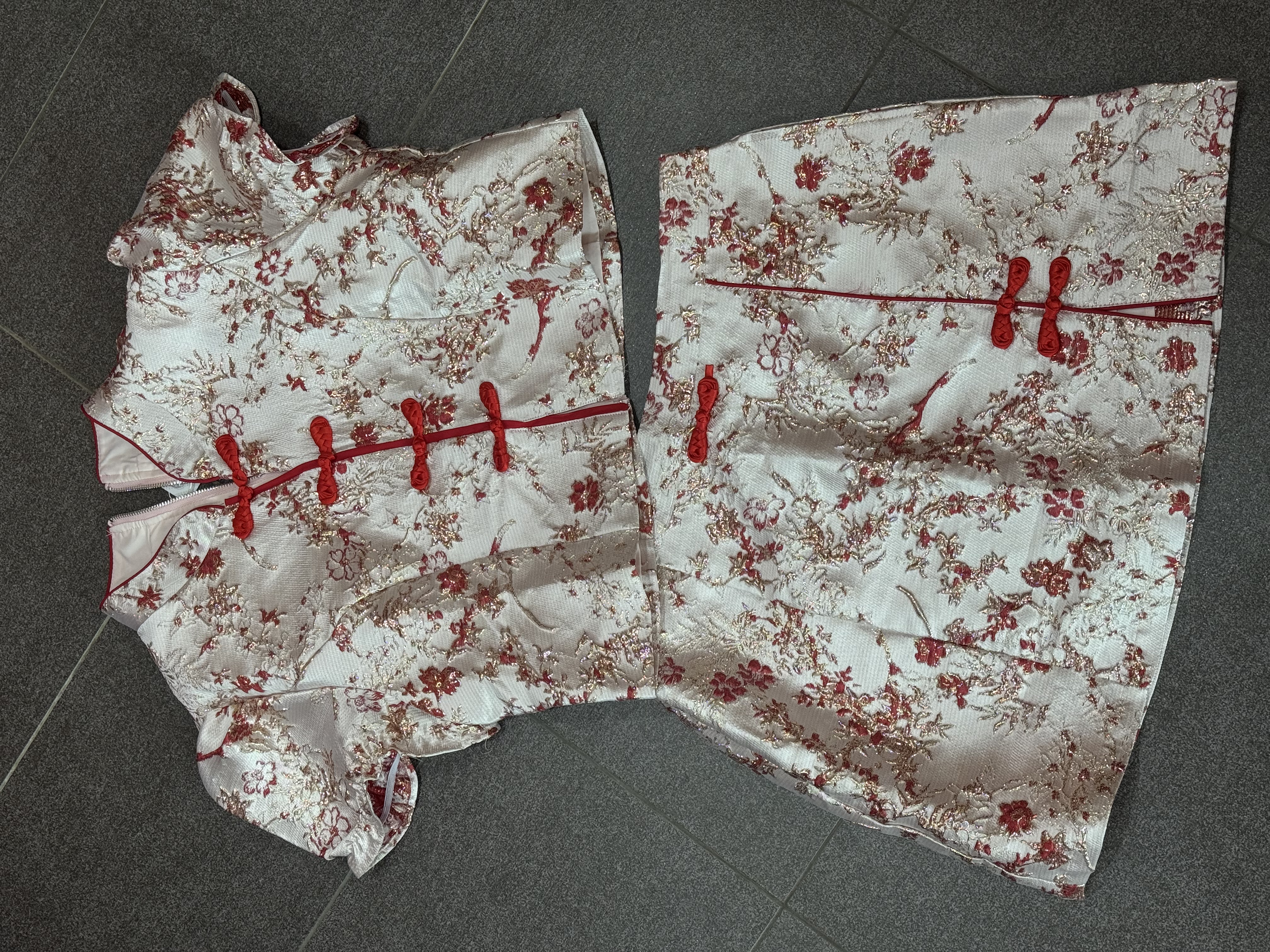 R01(R01) 独家款女款CNY高级感提花前排盘扣上衣与短裙红套装