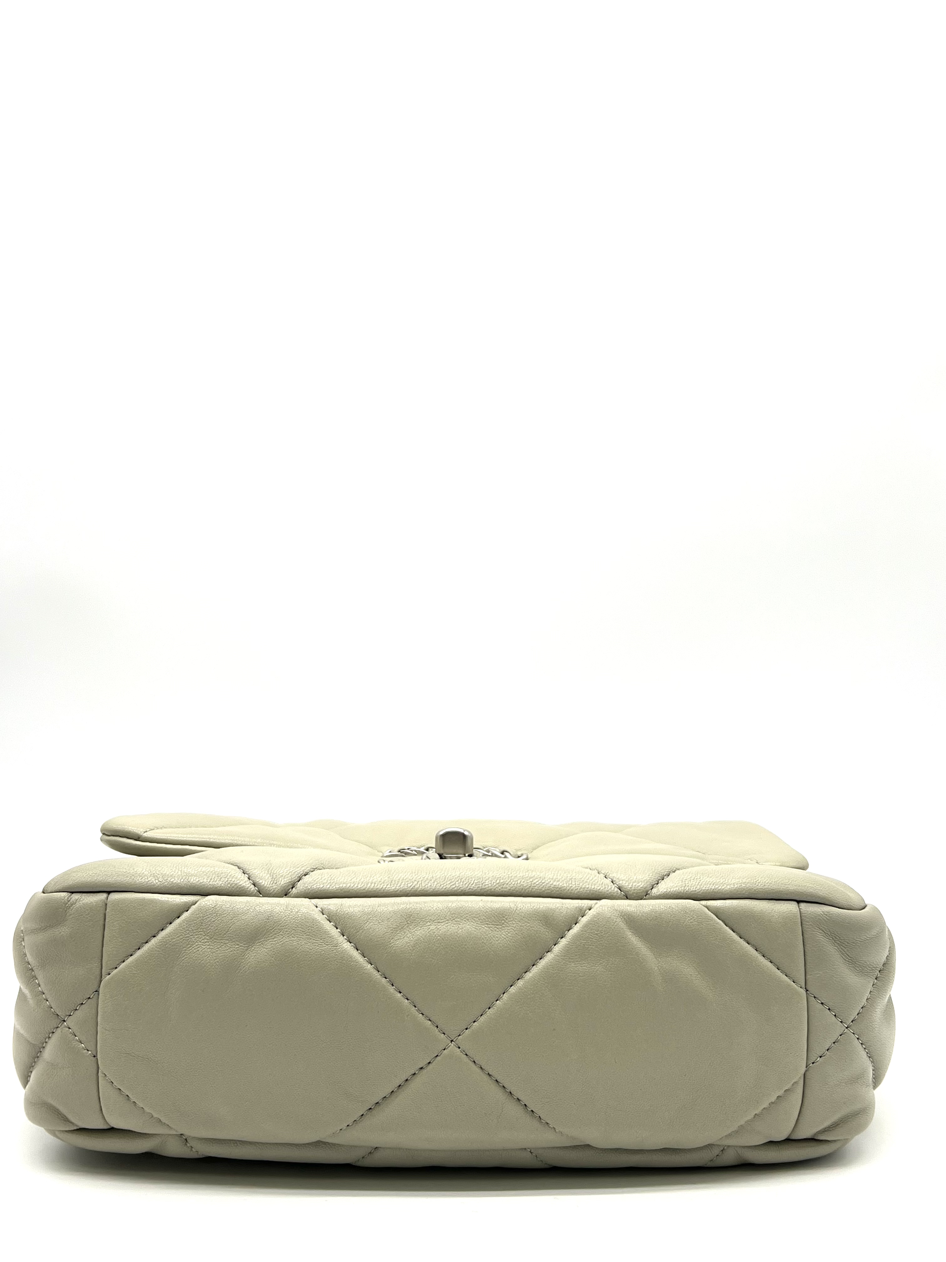 Pre-Owned CHANEL Flap Bag / Product Code: 26051111
