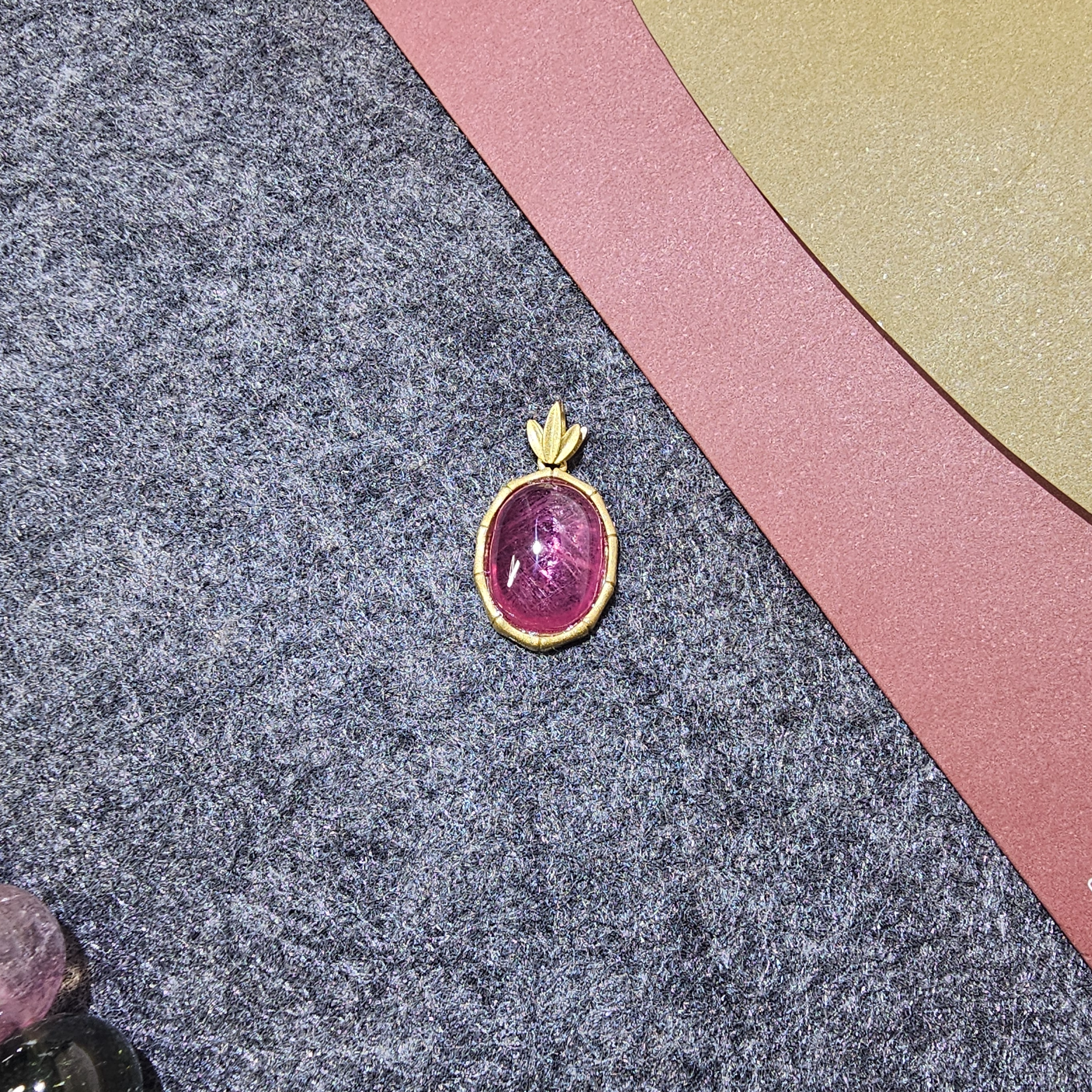 紅碧璽蛋面925銀(沙金色竹葉)吊飾