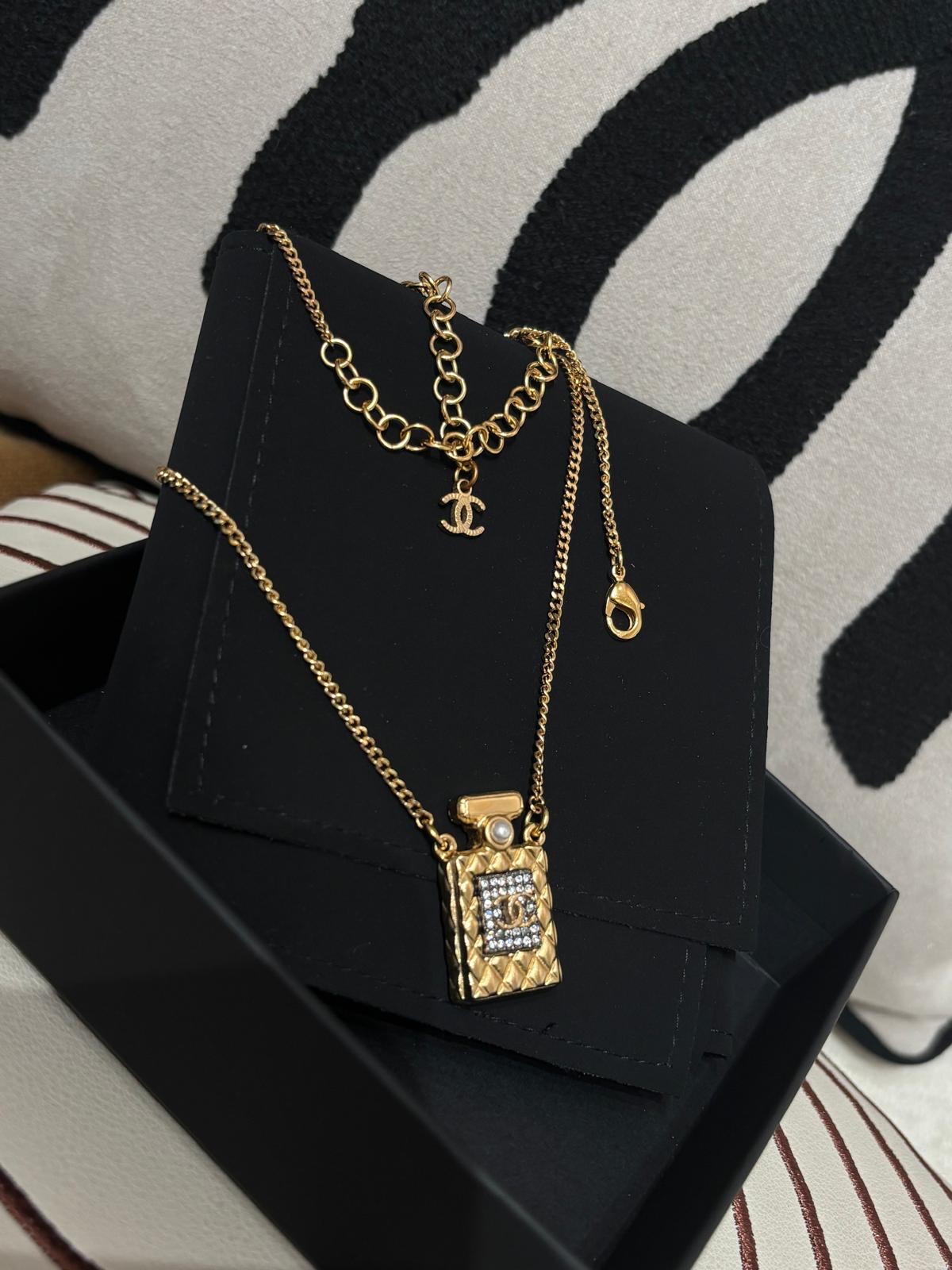 CHANEL CC RHINESTONES PERFUME BOTTLE NECKLACE A20A 金色金屬CC水鑽香水樽頸鏈 100%Authentic ,98%new✅box 