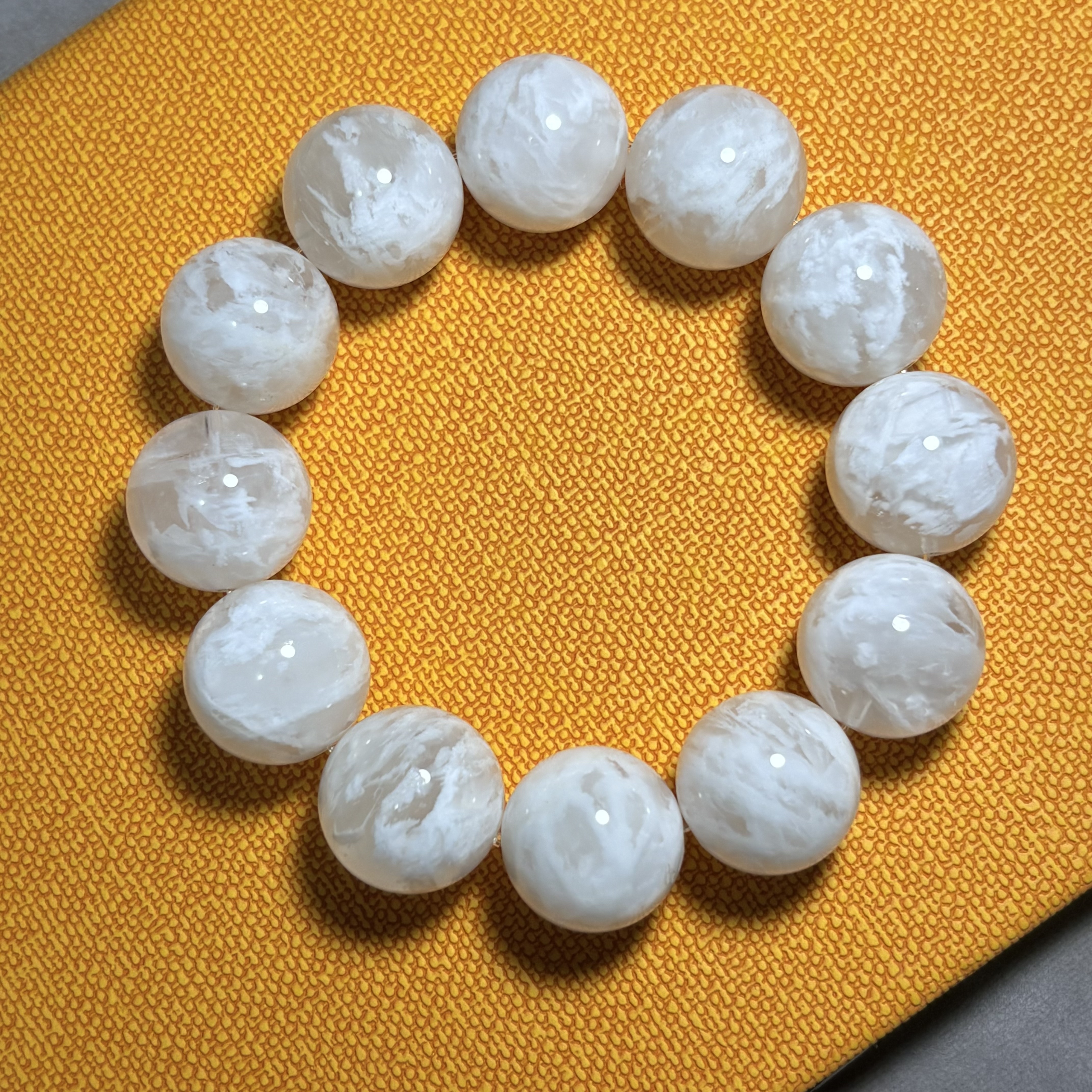 雪花緍紗白幽靈手串 No.4565丨規格：19.5mm珠17cm手圍