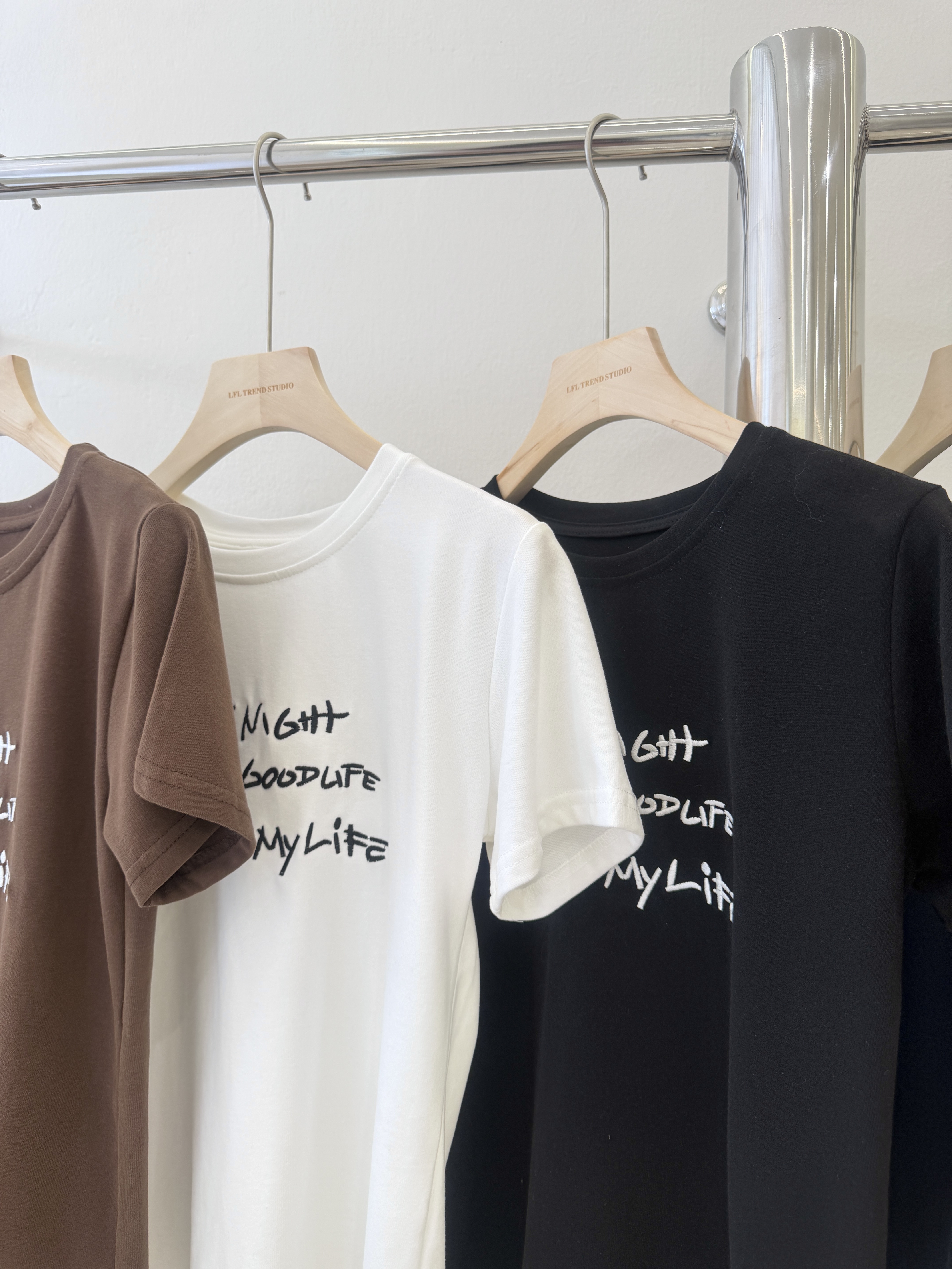 6733 韩系工艺刺绣字母短袖