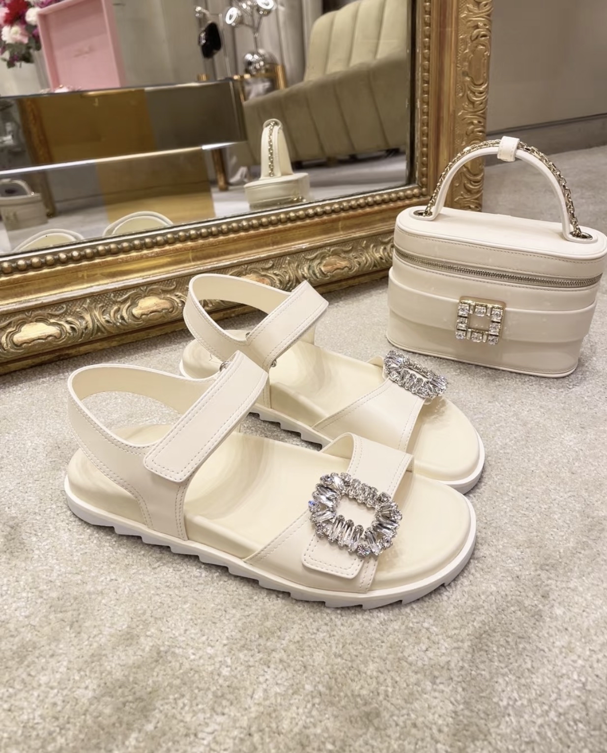 新款🆕 訂貨 RV 奶油白鑽扣拖鞋 Size 36/37/38/39/40