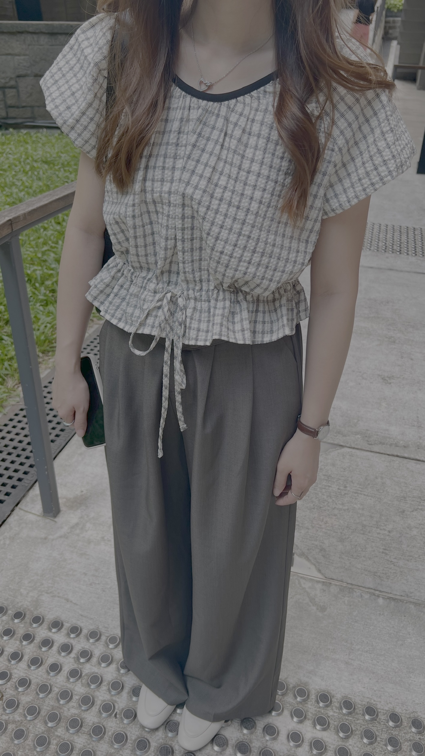 推薦 免熨寬鬆格紋blouse 