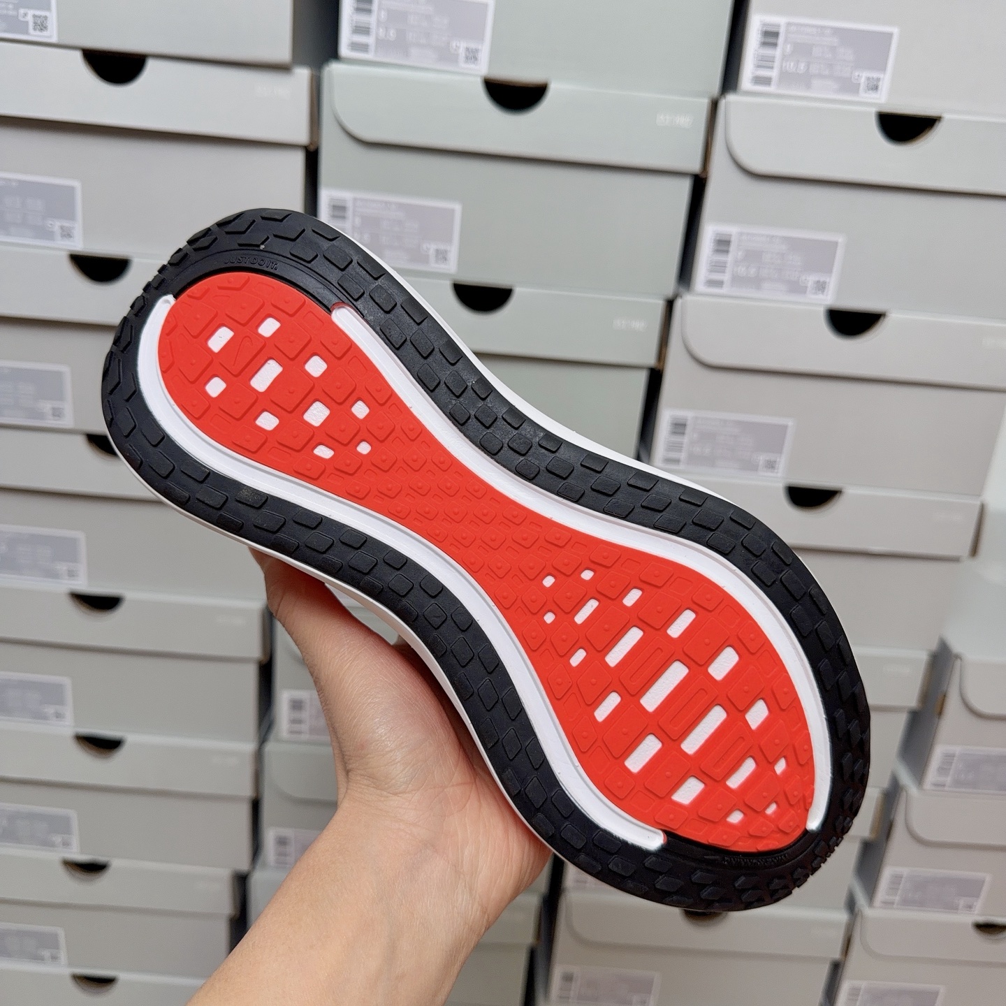 Nike Vomero Plus HV8150-100