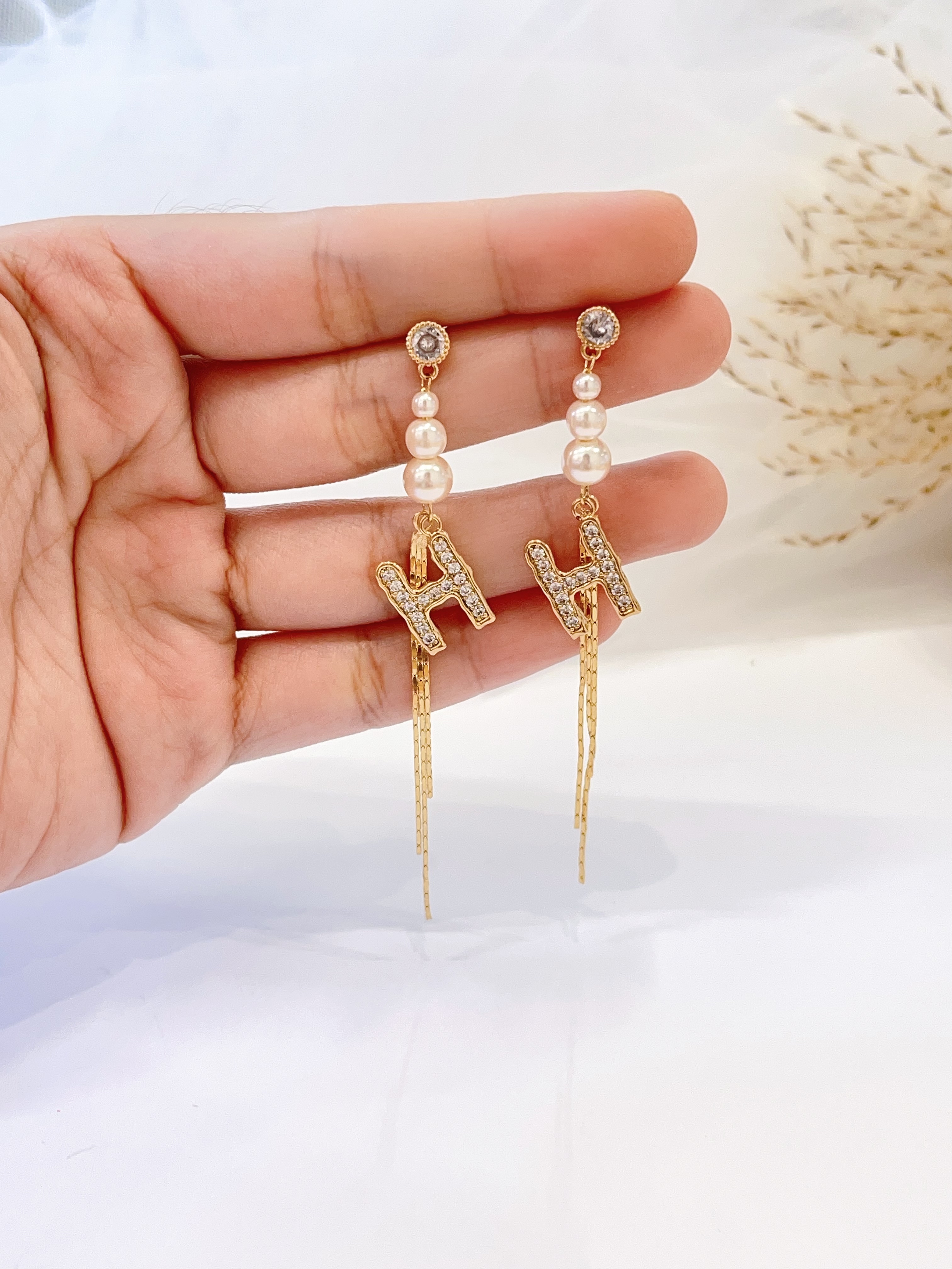 温柔H字母珍珠流苏耳环