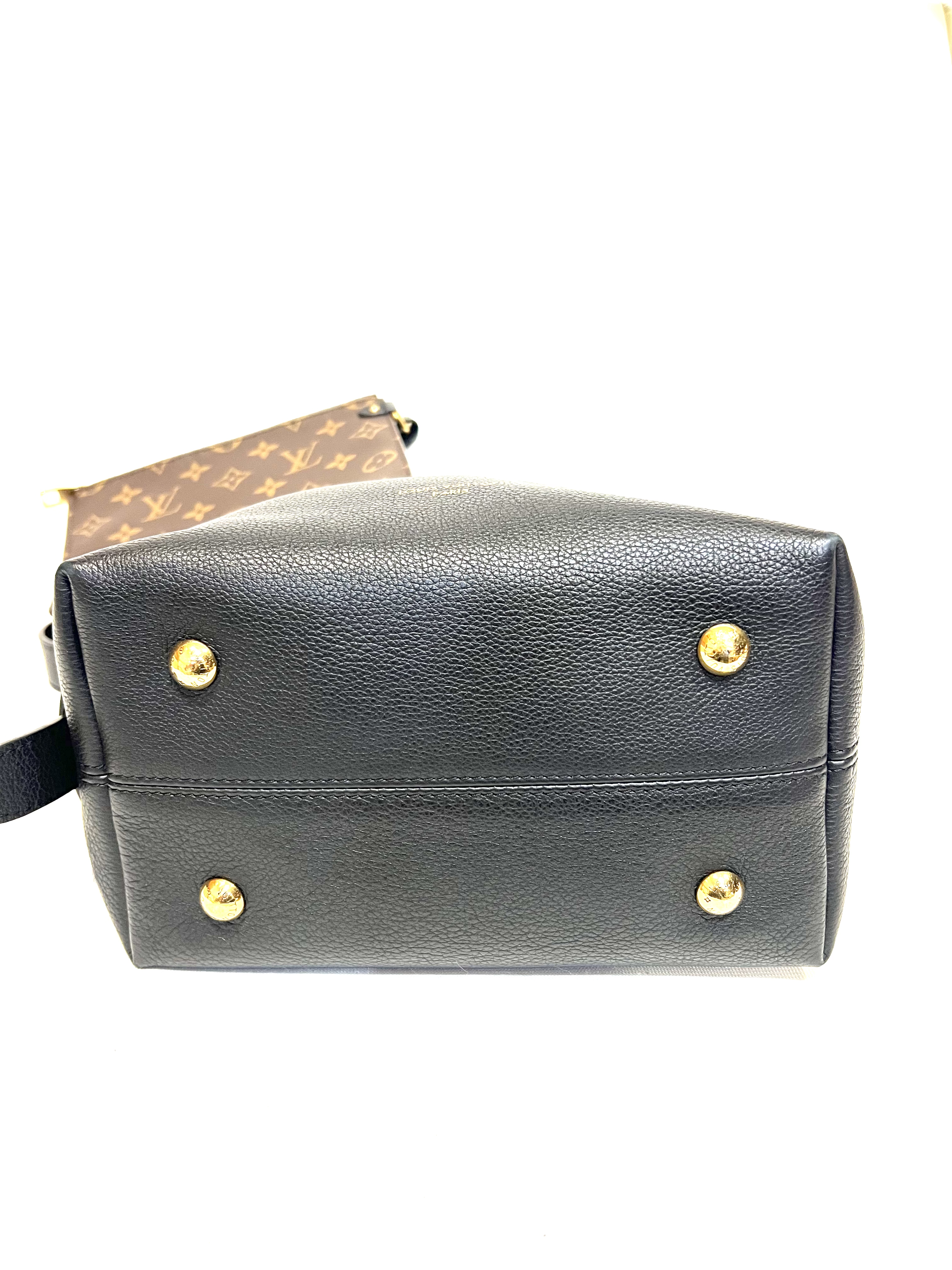 Pre-Owned Louis Vuitton Low Key Hobo MM / Product Code: 26041119