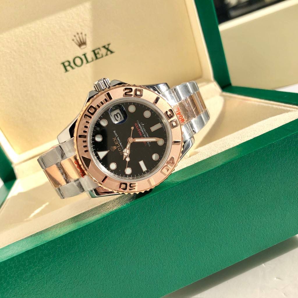 【经典名仕 一劳永逸】劳家爆款游艇名仕型系列m116621-0002男士腕表40mm间玫游艇出货，继续秉承AD家族优质特色、独家出品一表一码，三码合一 【机芯】搭载AD专注而制0️⃣返修、💯全新原装西铁城8215全自动机械机芯，走时精准，性能优异，动力储备高达48小时 【表壳】316L精钢表壳 高端同步防指纹[强]陶瓷圈口原版同步双向旋转，完美呈现与原版一致的弧度、光泽，超强高密度矿物质玻璃镜面，精致的做工完美秉承原装的潜水游泳🏊‍♀️性能 【字面】大厂同步超强夜光，夜光刻度、表针无瑕疵斑点、晶莹剔透，细节同步正品，内影圈刻字清晰，字体匀称 【表带】搭载316精钢表链可调节原装表扣