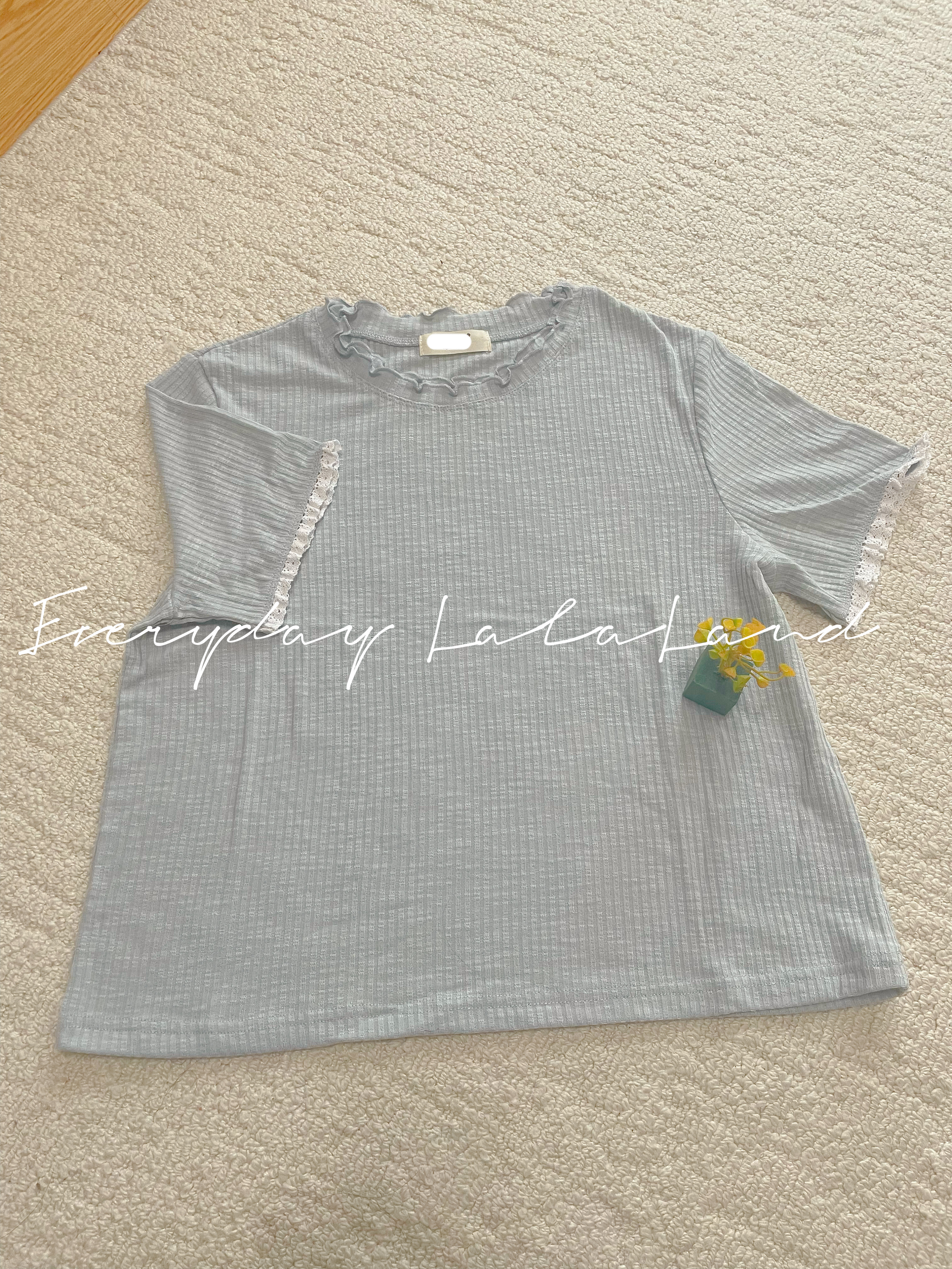 ❥ New arrival 。舒適花邊袖上衣 。