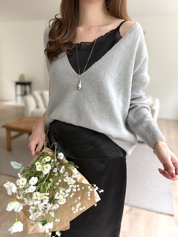 Low-cut Alpaca Knit Sweater (Grey)